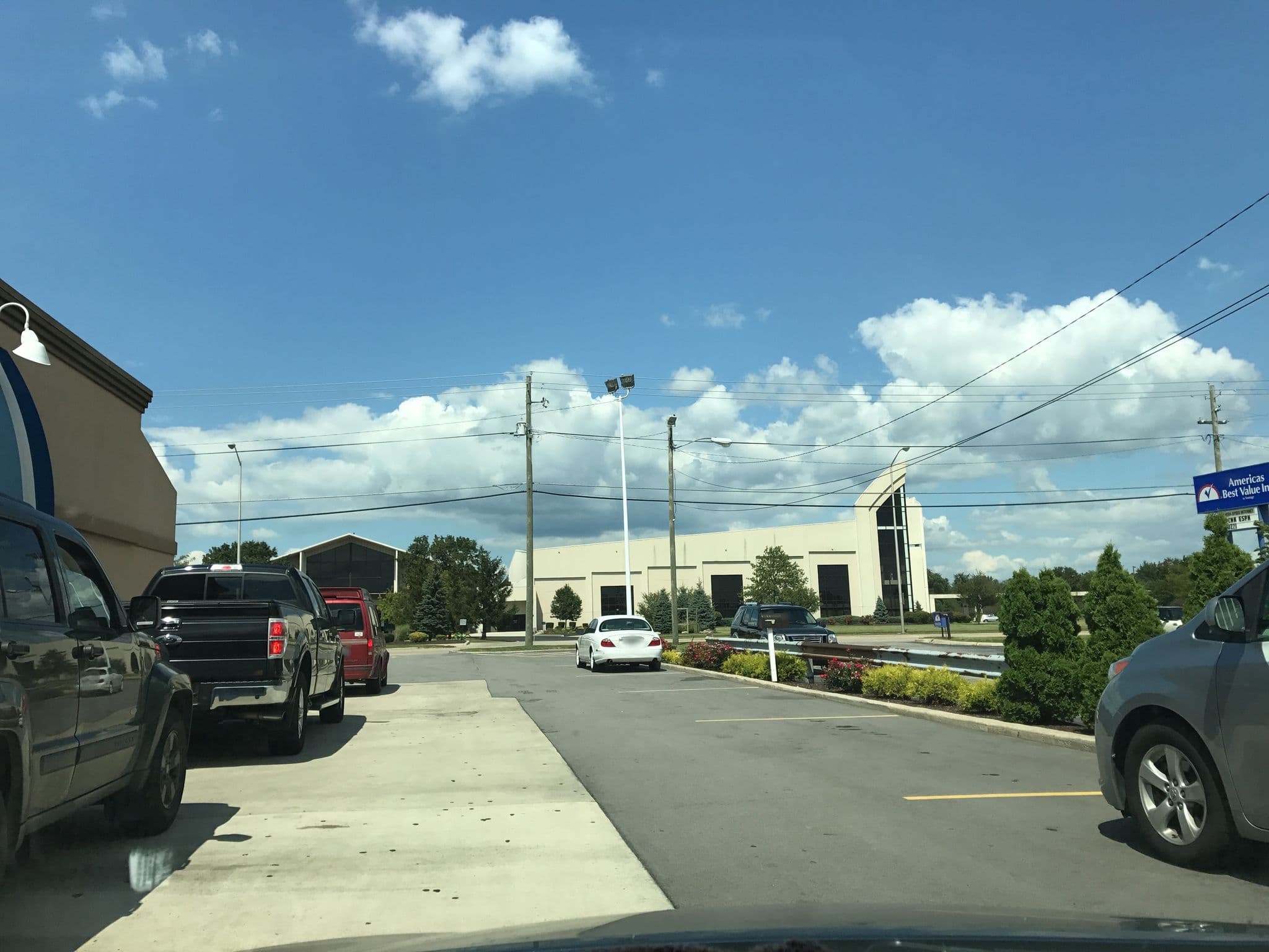 Street view near Americas Best Value Inn Ft. Wayne, Fort Wayne — © mdroads (CC BY-SA · Mapillary)