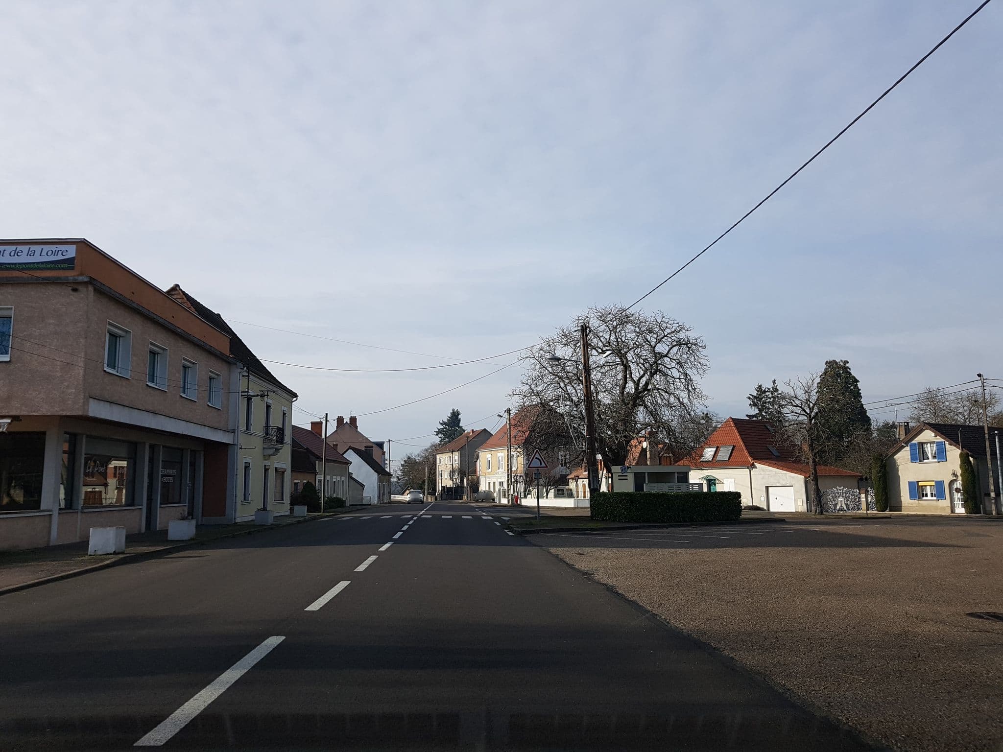 Street view near Le Pont de la Loire, Bourbon-Lancy — © fgouget (CC BY-SA · Mapillary)