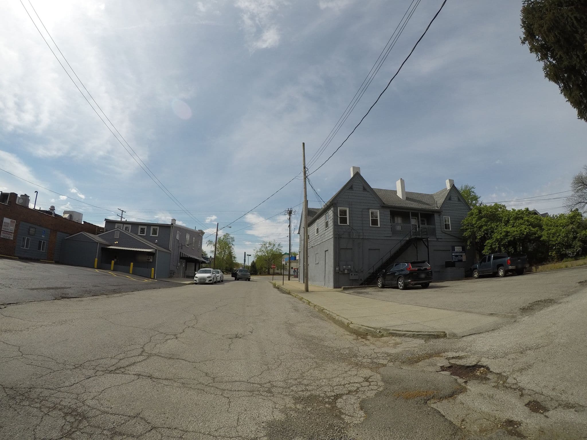 Street view near Hotel Wyandotte, Upper Arlington — © rmorrow (CC BY-SA · Mapillary)