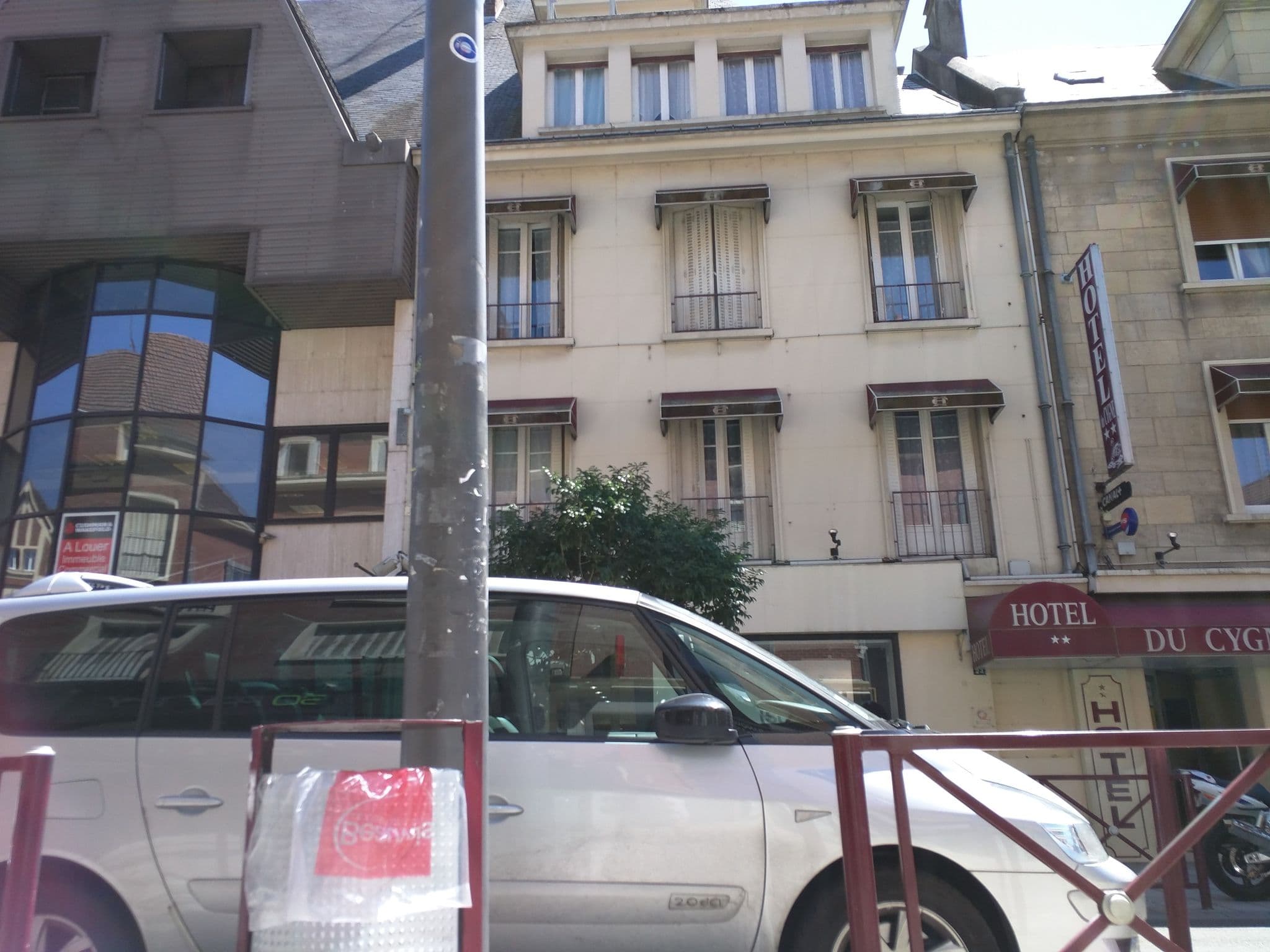 Street view near Hôtel du Cygne, Beauvais — © fmarier (CC BY-SA · Mapillary)
