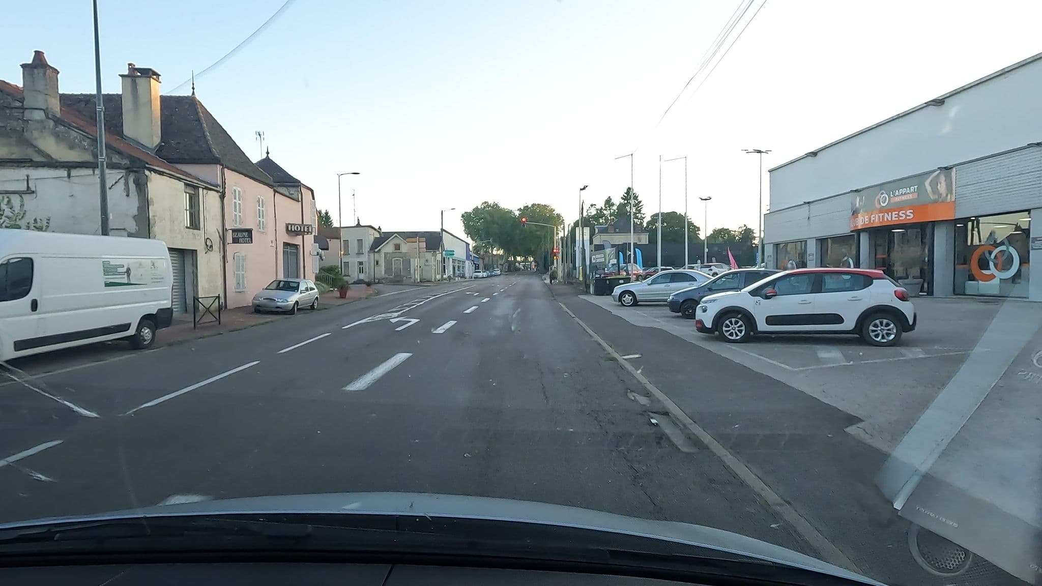 Street view near Beaune Hotel, Beaune — © vinisa (CC BY-SA · Mapillary)