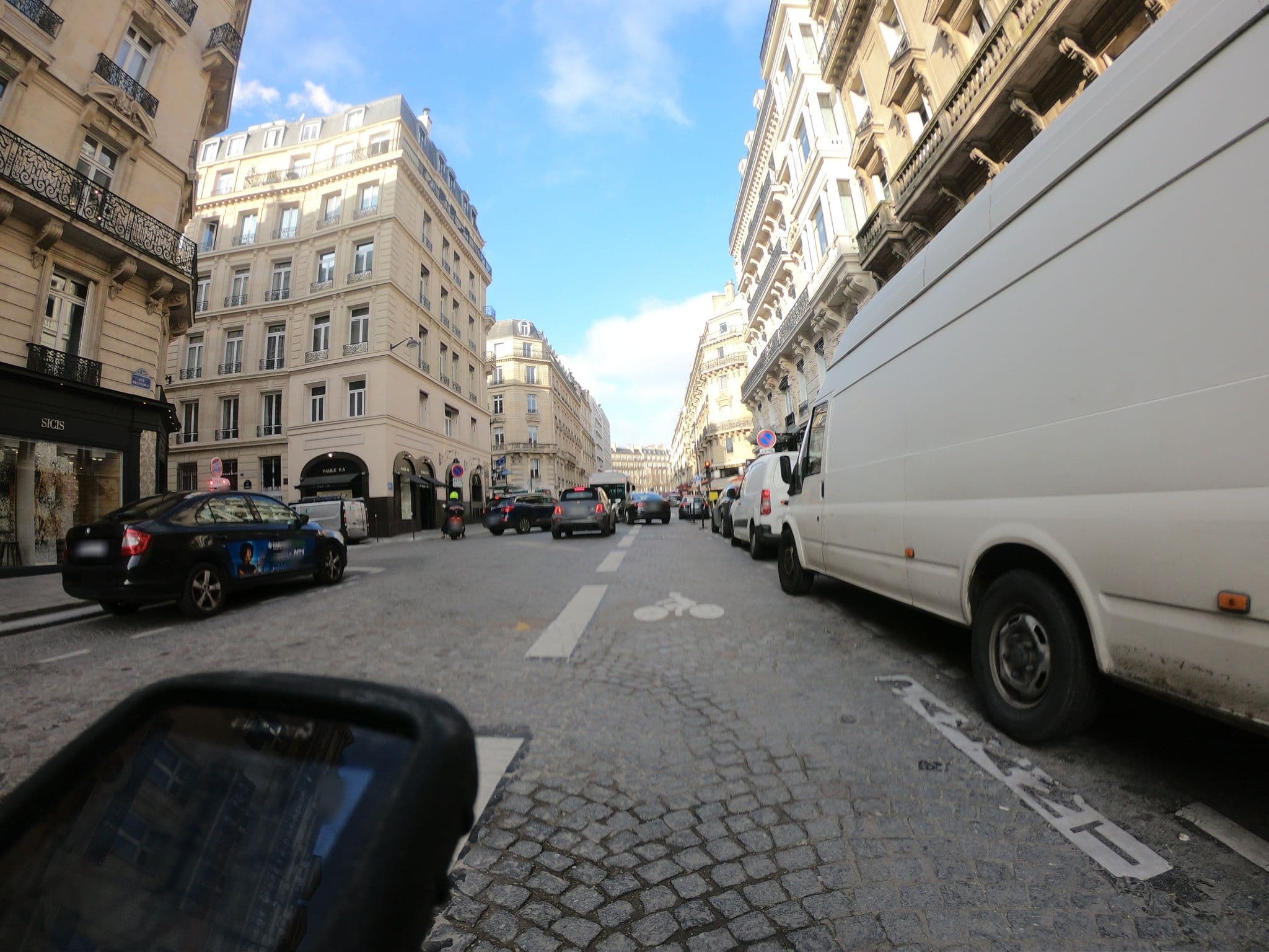 Street view near Hôtel Powers, Paris 08 Élysée