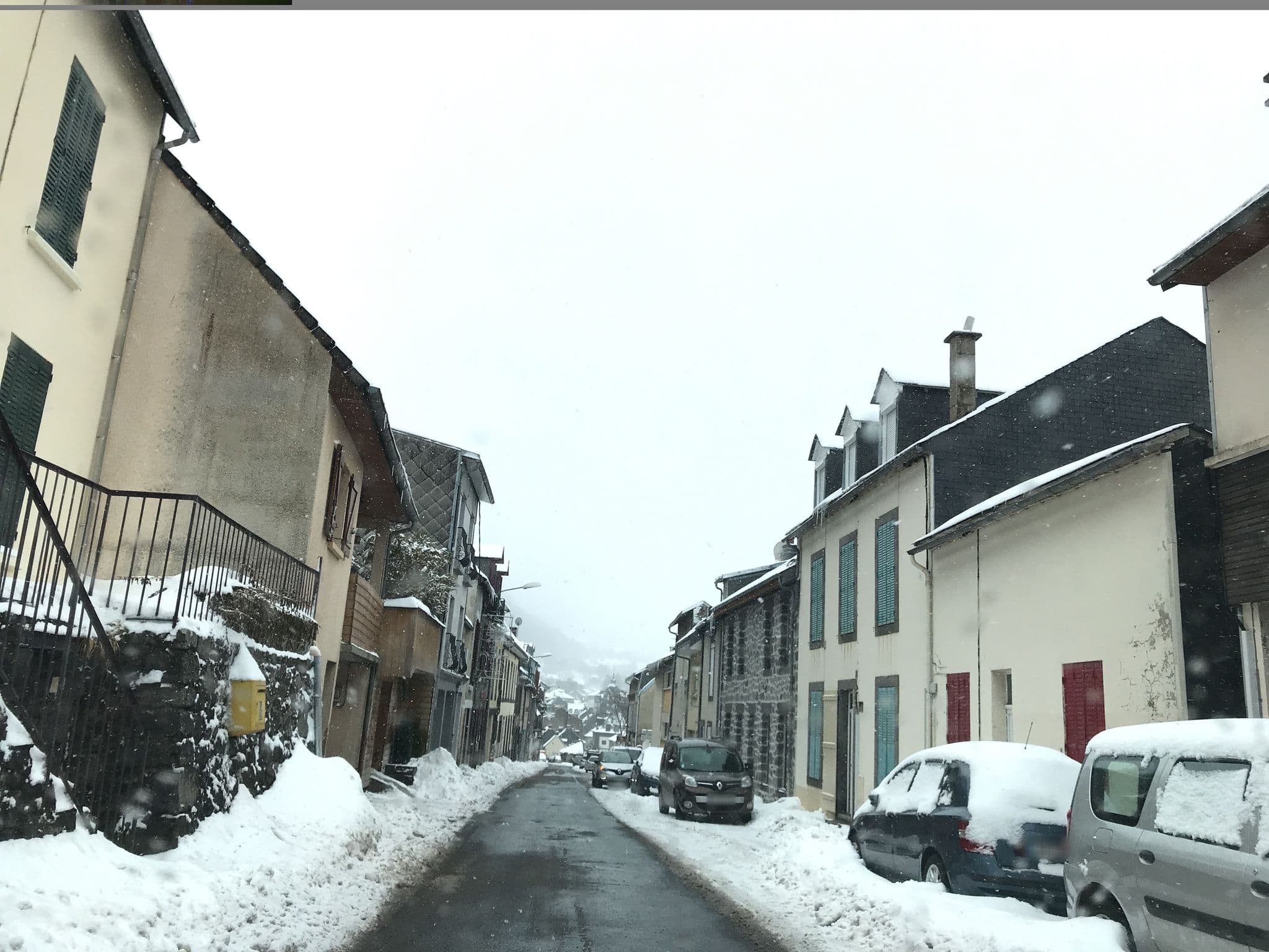 Street view near Chez Angèle, Mont-Dore — © fpm (CC BY-SA · Mapillary)