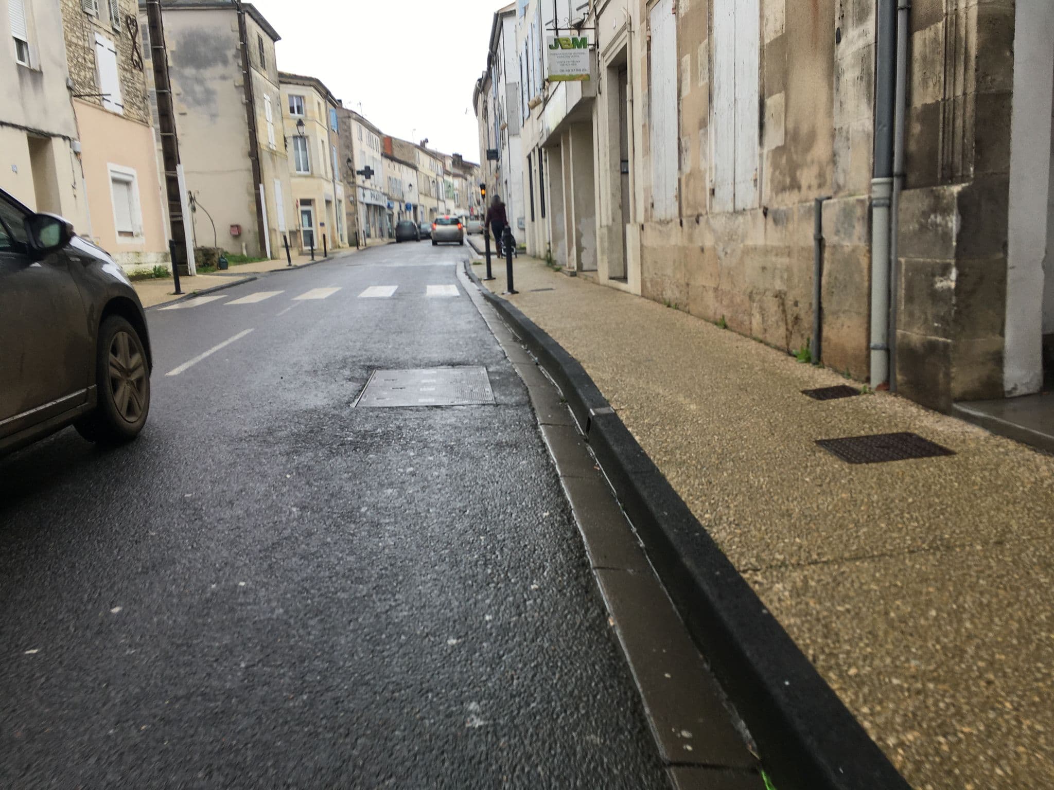 Street view near H de Surgères, Surgères — © unlimited (CC BY-SA · Mapillary)