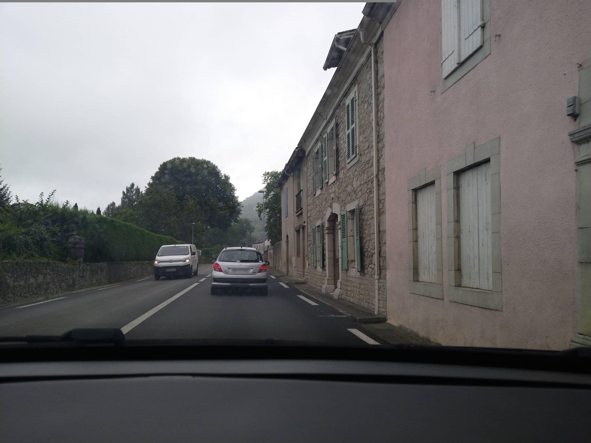 Street view near Auberge du Caviste, Louvie-Juzon — © floetcheto (CC BY-SA · Mapillary)