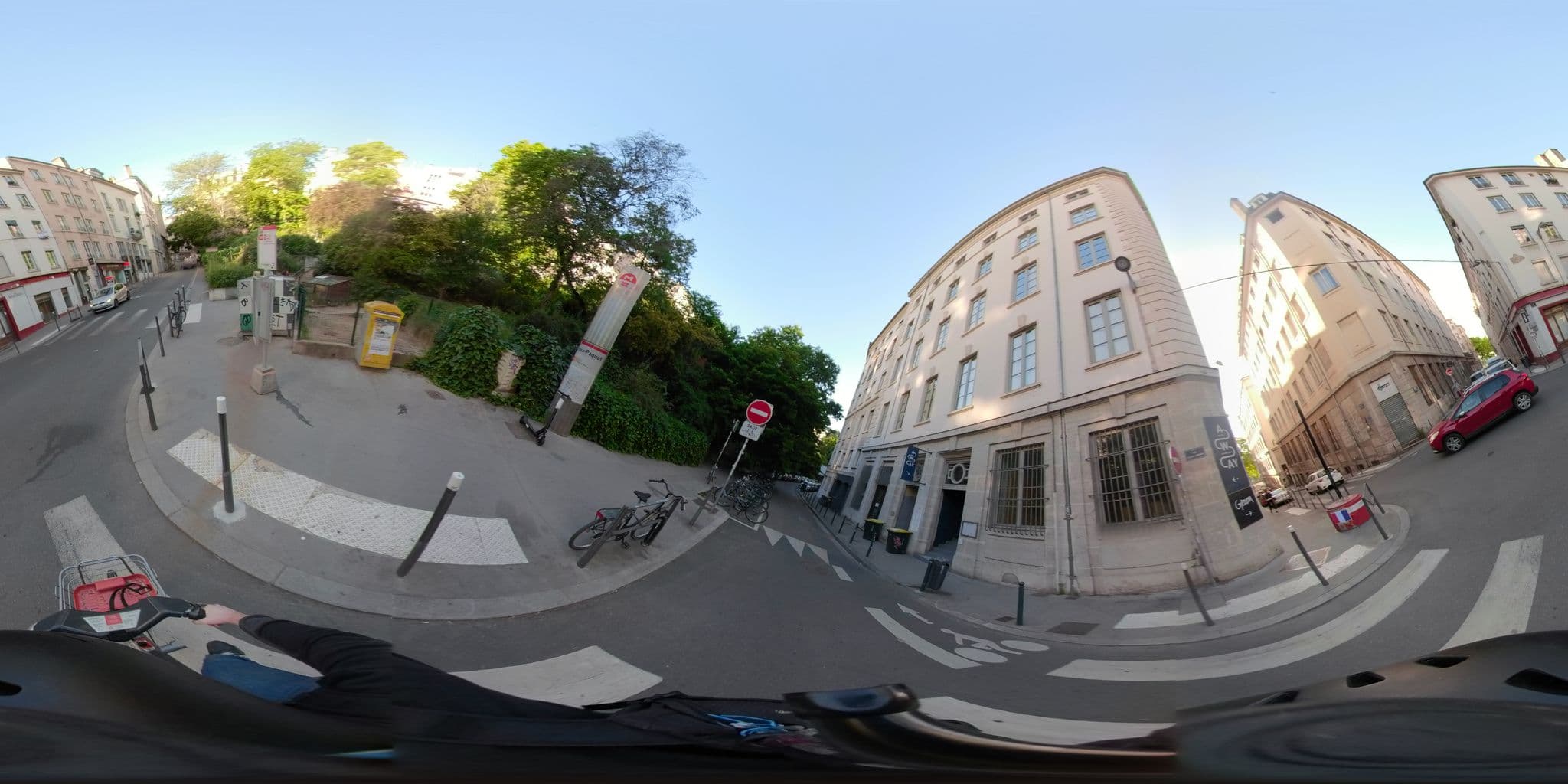 Street view near Slo Hostel Lyon Les Pentes, Lyon 01 — © po_gregoire (CC BY-SA · Mapillary)