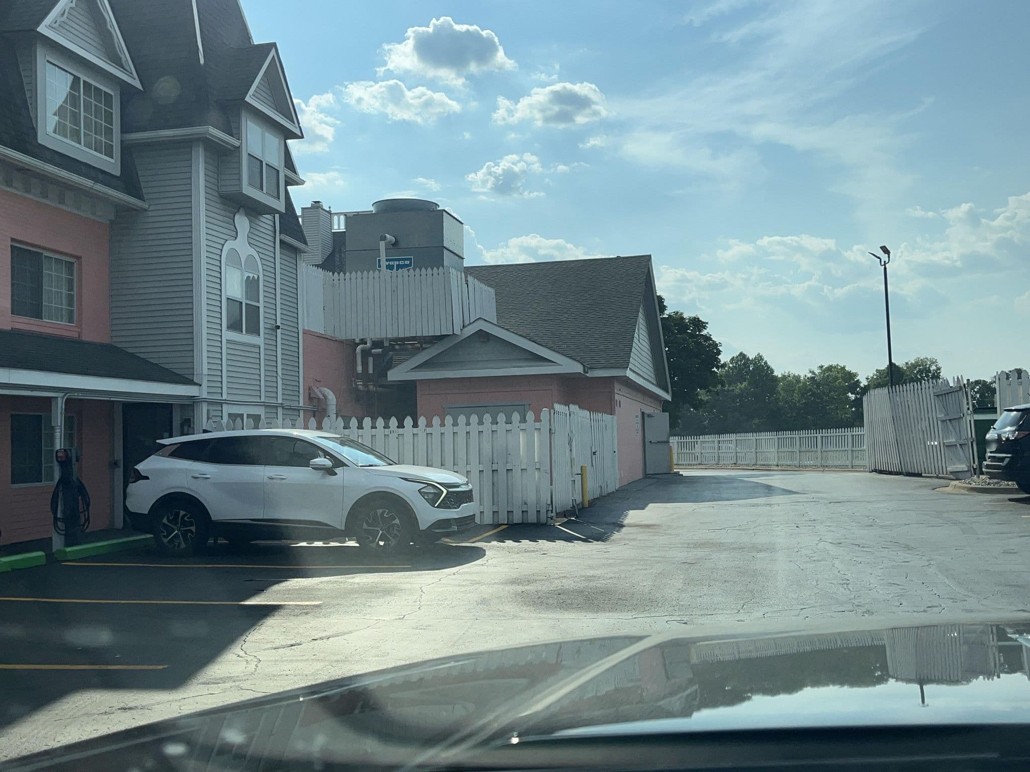 Street view near The Pool @ Best Western, Melvindale — © Lanka6359 (CC BY-SA · Mapillary)