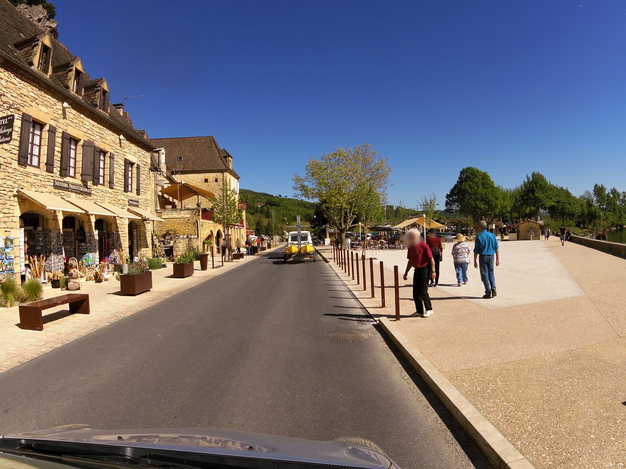 Street view near L'Auberge des Platanes, Domme — © zors1843 (CC BY-SA · Mapillary)
