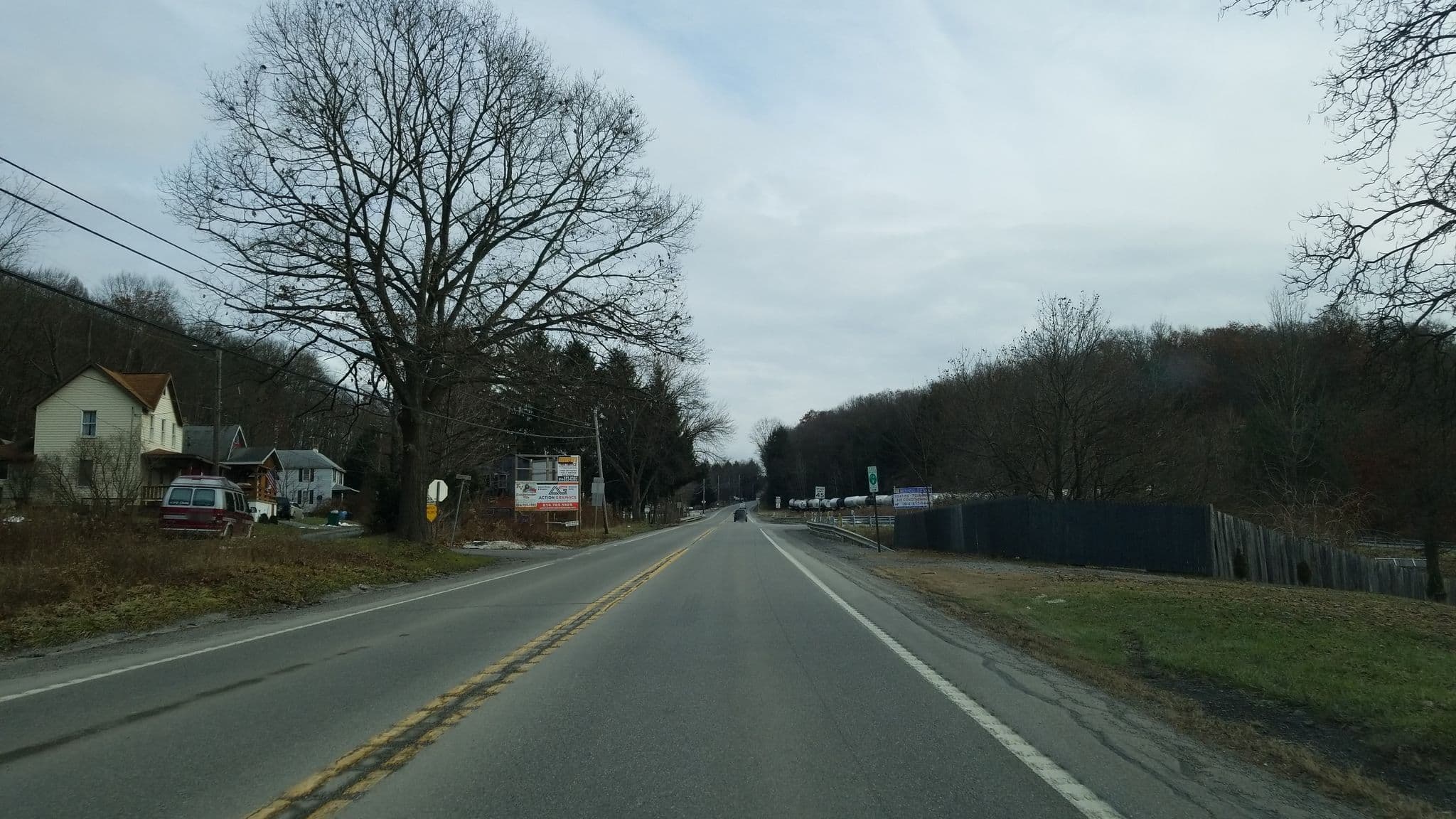 Street view near Country Hearth Inn, Hyde — © rpjjpr (CC BY-SA · Mapillary)