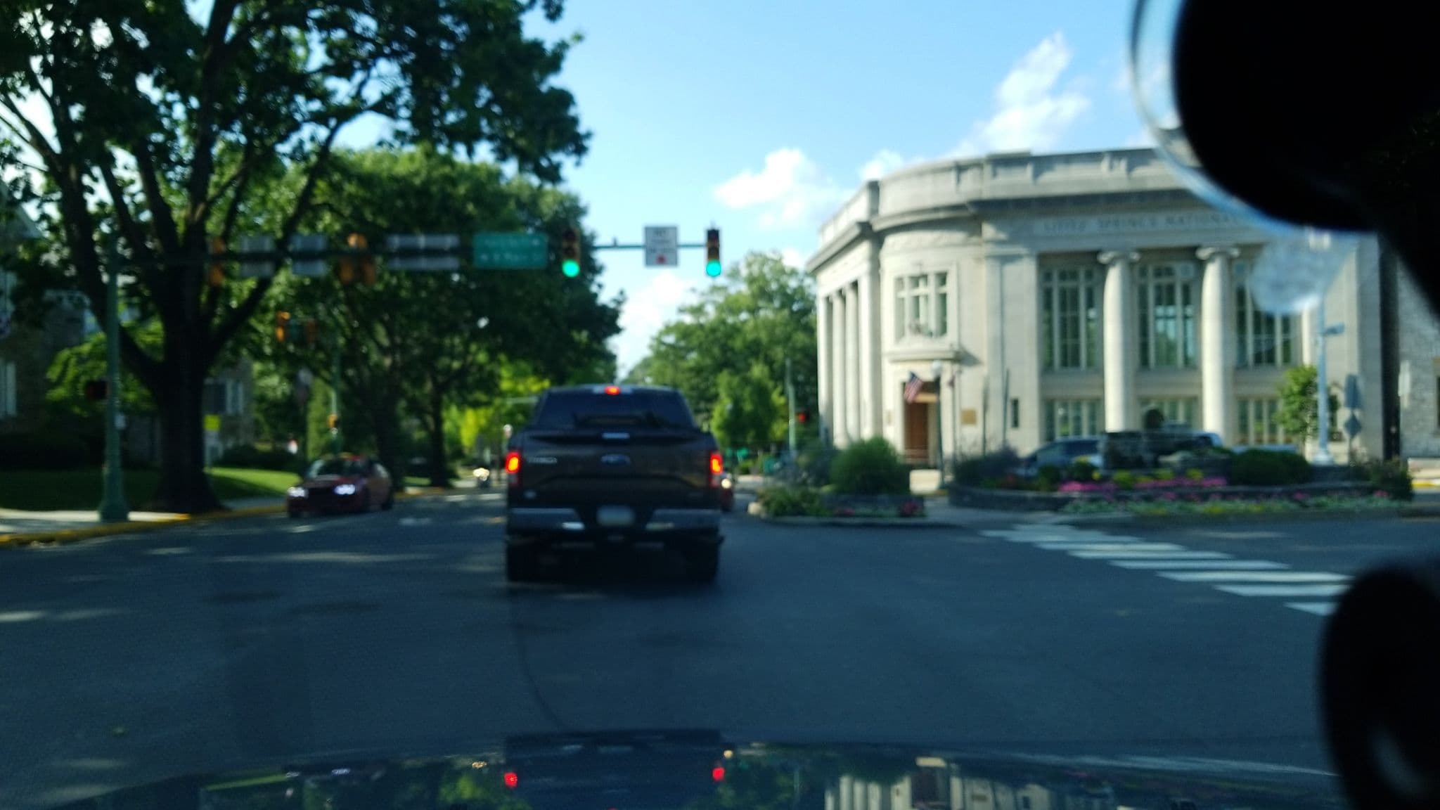 Street view near General Sutter Inn, Lititz — © dgearhart (CC BY-SA · Mapillary)