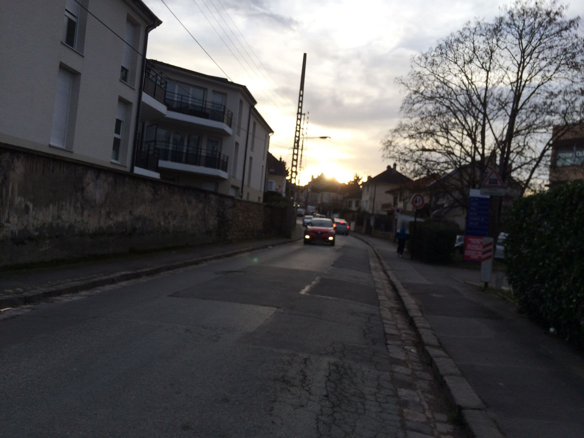 Street view near Campanile, Savigny-sur-Orge — © josmougn (CC BY-SA · Mapillary)
