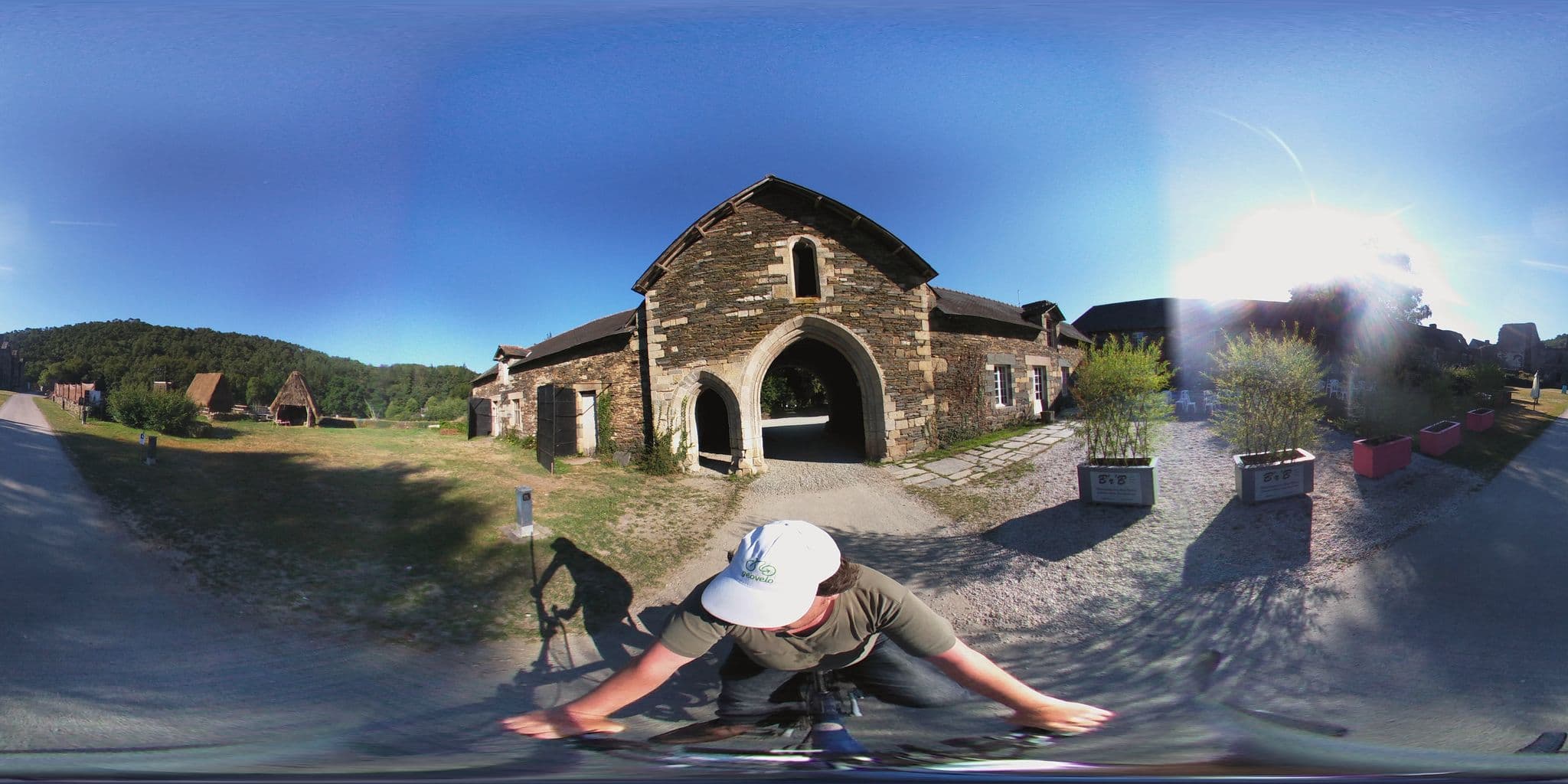 Street view near B'r'B, Gouarec — © simon_geovelo (CC BY-SA · Mapillary)