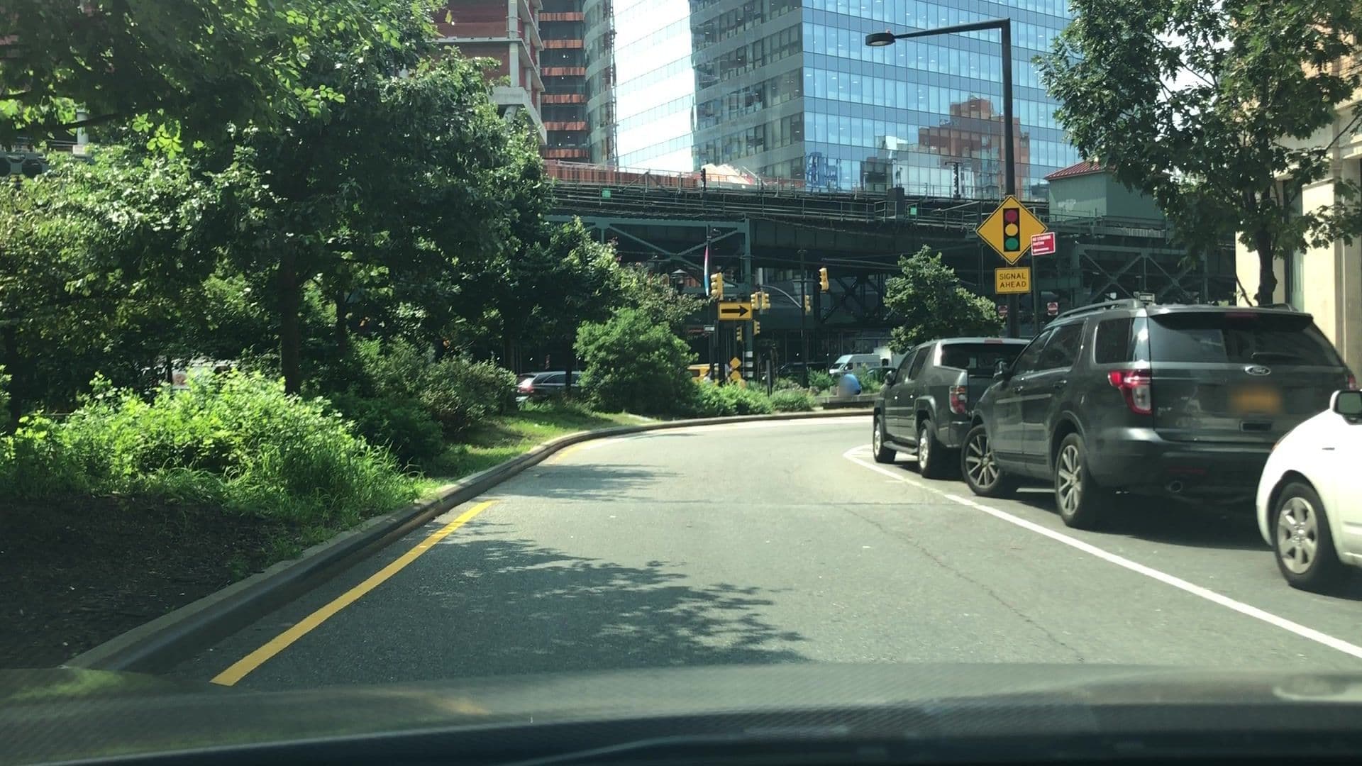 Street view near Hilton Garden Inn, Sunnyside — © lvl5 (CC BY-SA · Mapillary)