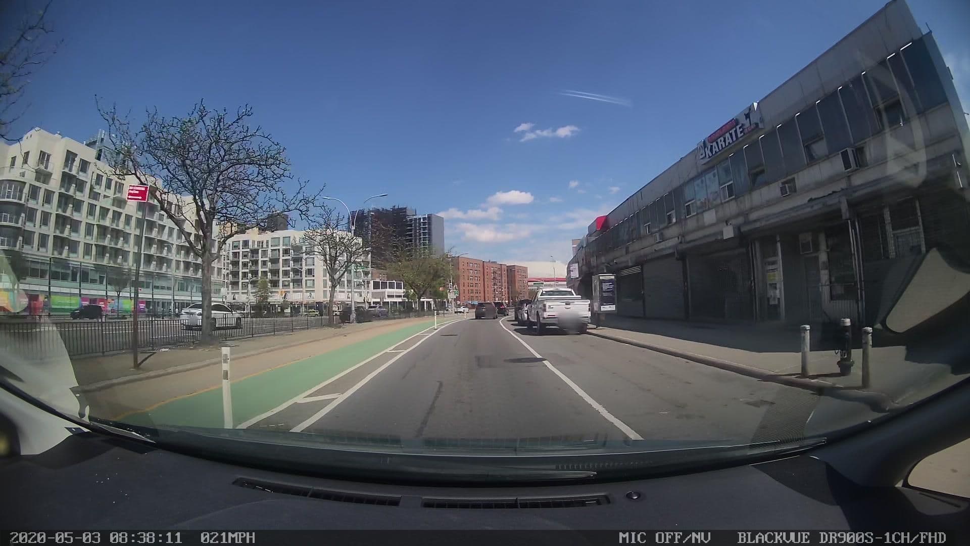 Street view near Sasa Spa, Elmhurst — © farlab (CC BY-SA · Mapillary)