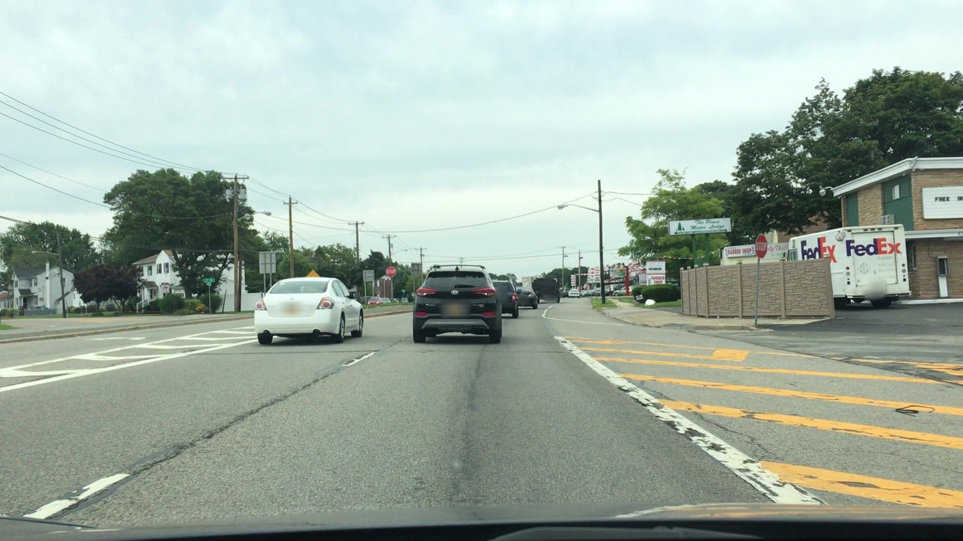 Street view near Pines Motor Lodge, North Lindenhurst — © lvl5 (CC BY-SA · Mapillary)