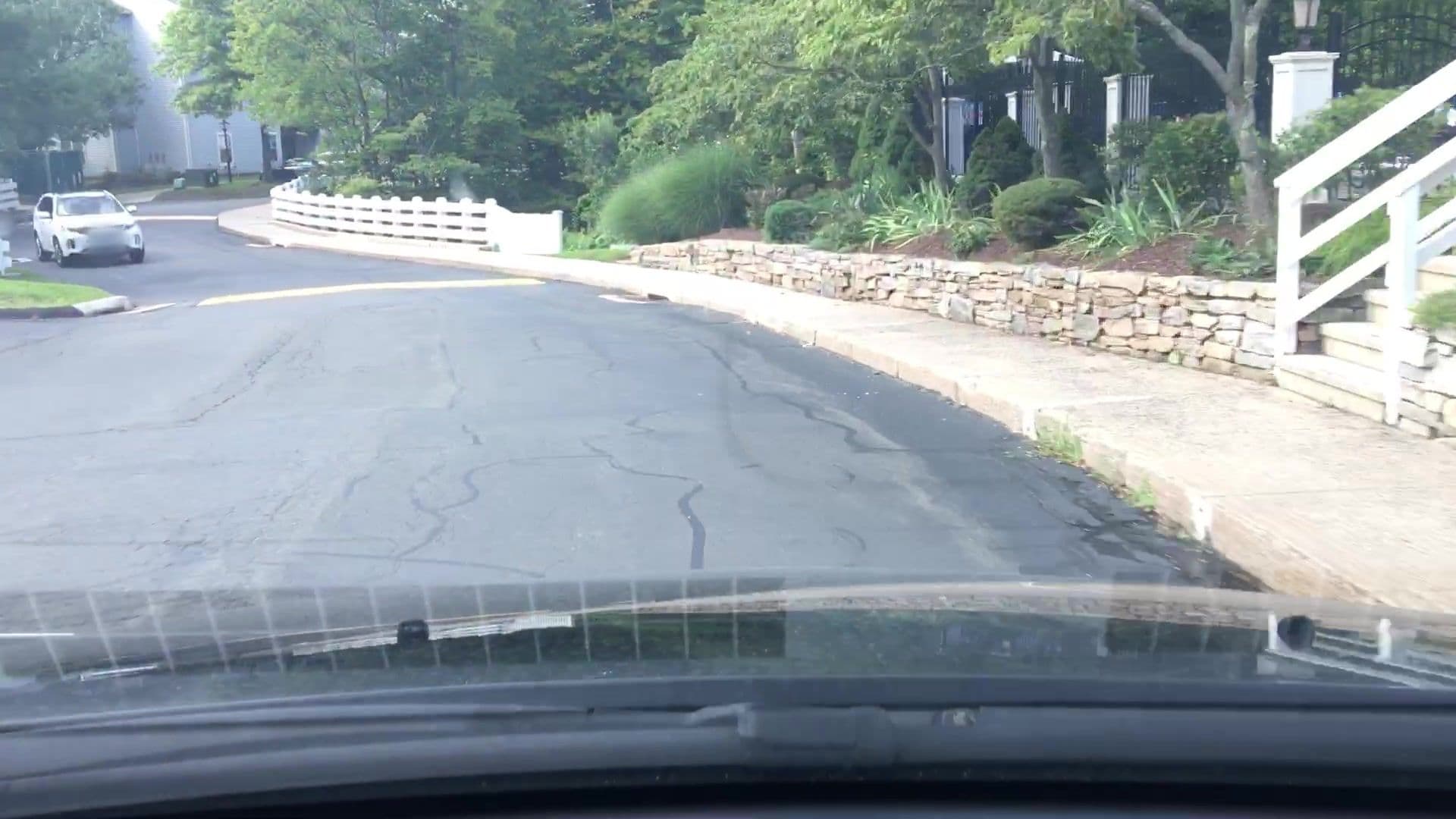 Street view near Town Walk at Hamden Hills, Hamden — © lvl5 (CC BY-SA · Mapillary)
