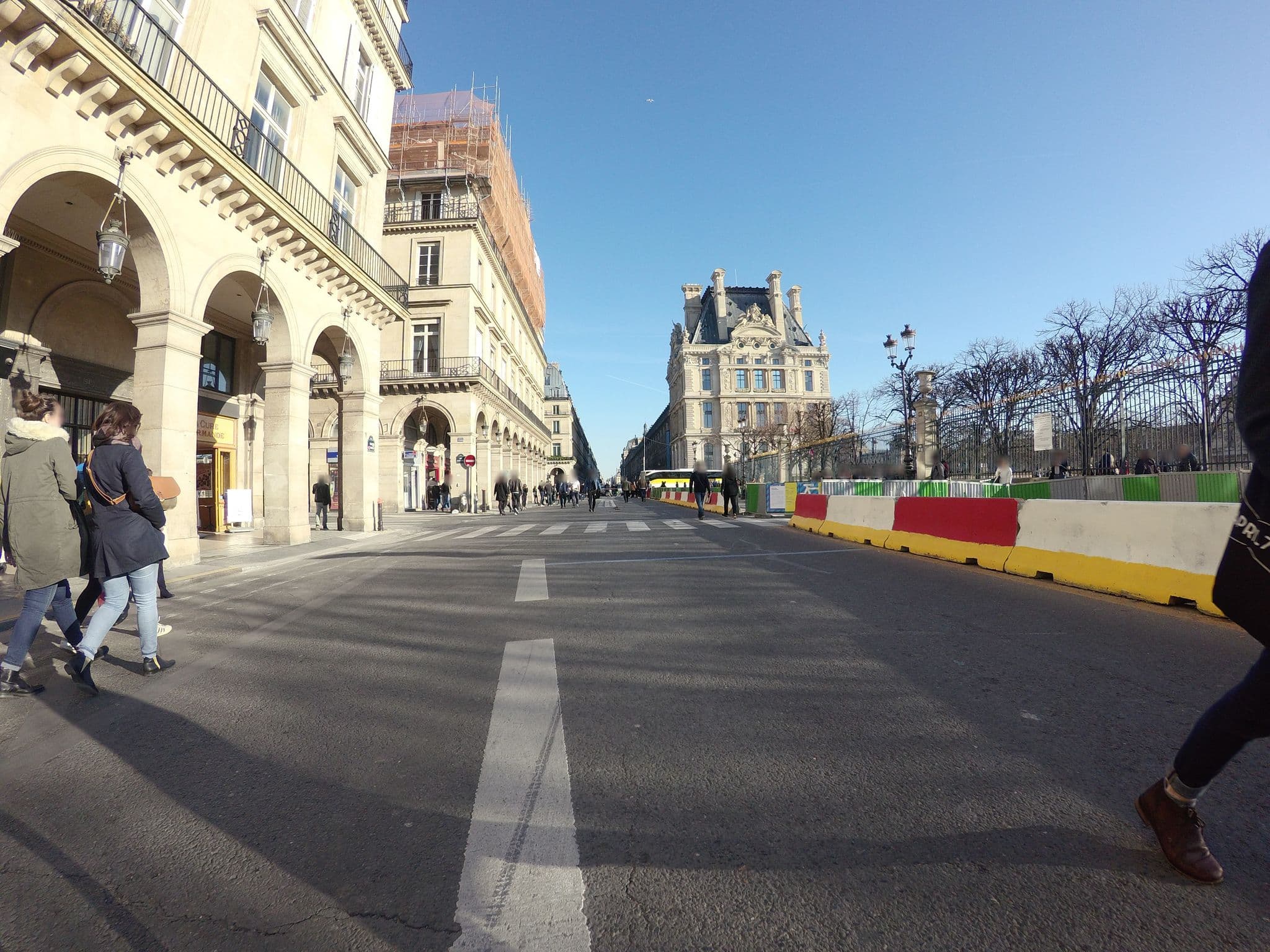 Street view near Le Pradey, Paris 02 Bourse — © laurentlouf (CC BY-SA · Mapillary)