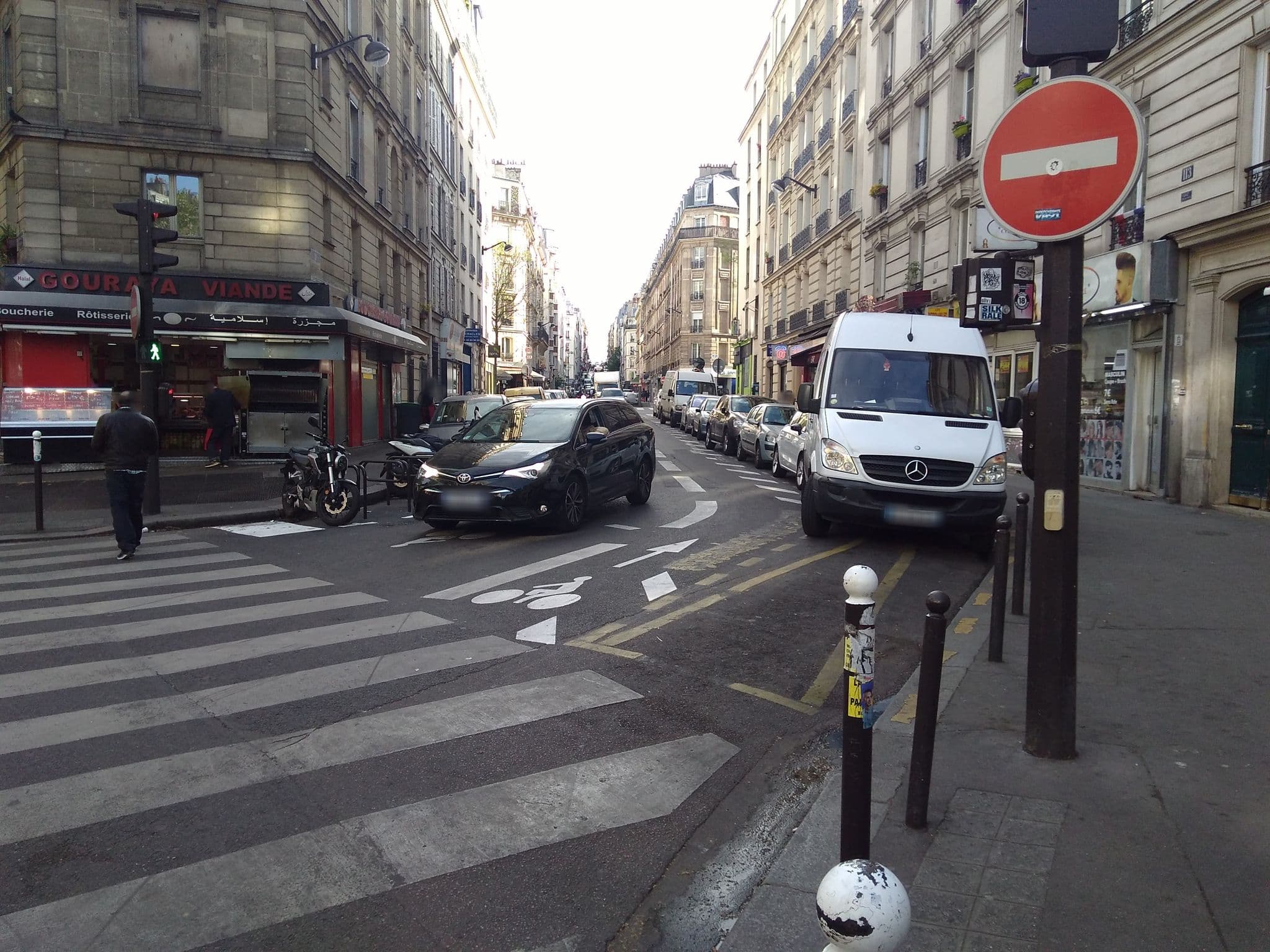 Street view near Hôtel Ibis Paris Ornano Montmartre Nord 18ème, Paris 18 Buttes-Montmartre — © clementr (CC BY-SA · Mapillary)