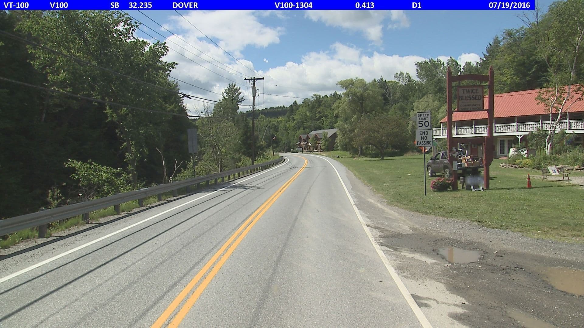 Street view near Red Oak Inn, Townshend — © vtrans_row (CC BY-SA · Mapillary)