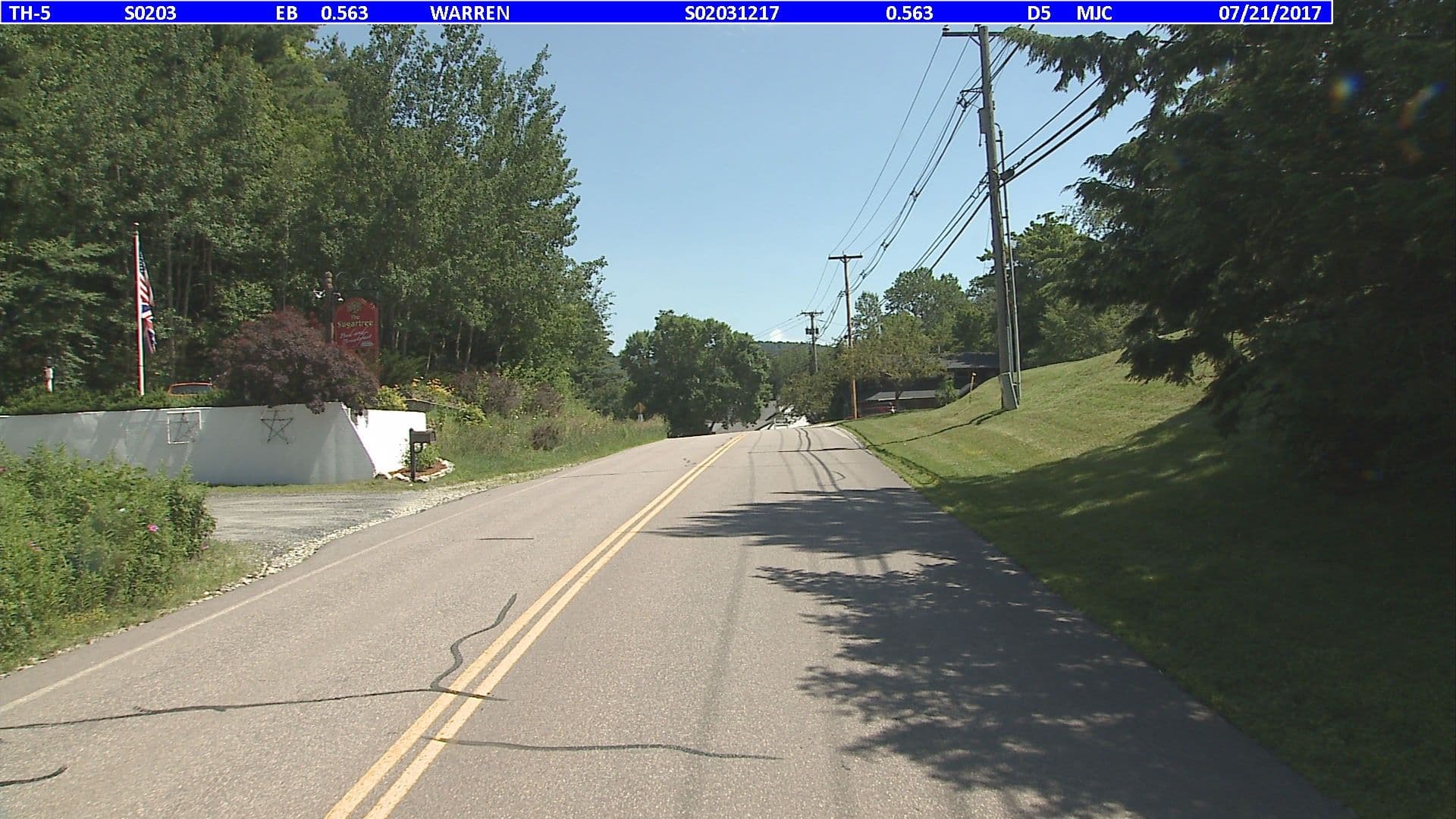 Street view near The Sugartree Inn, Moretown — © vtrans_row (CC BY-SA · Mapillary)