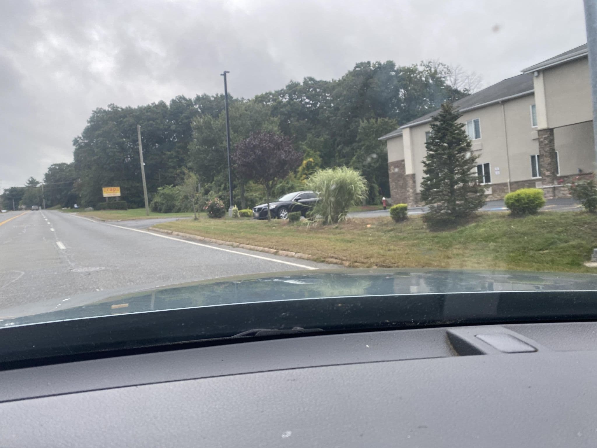 Street view near Best Western Milford Inn, Hopedale — © paulfav (CC BY-SA · Mapillary)