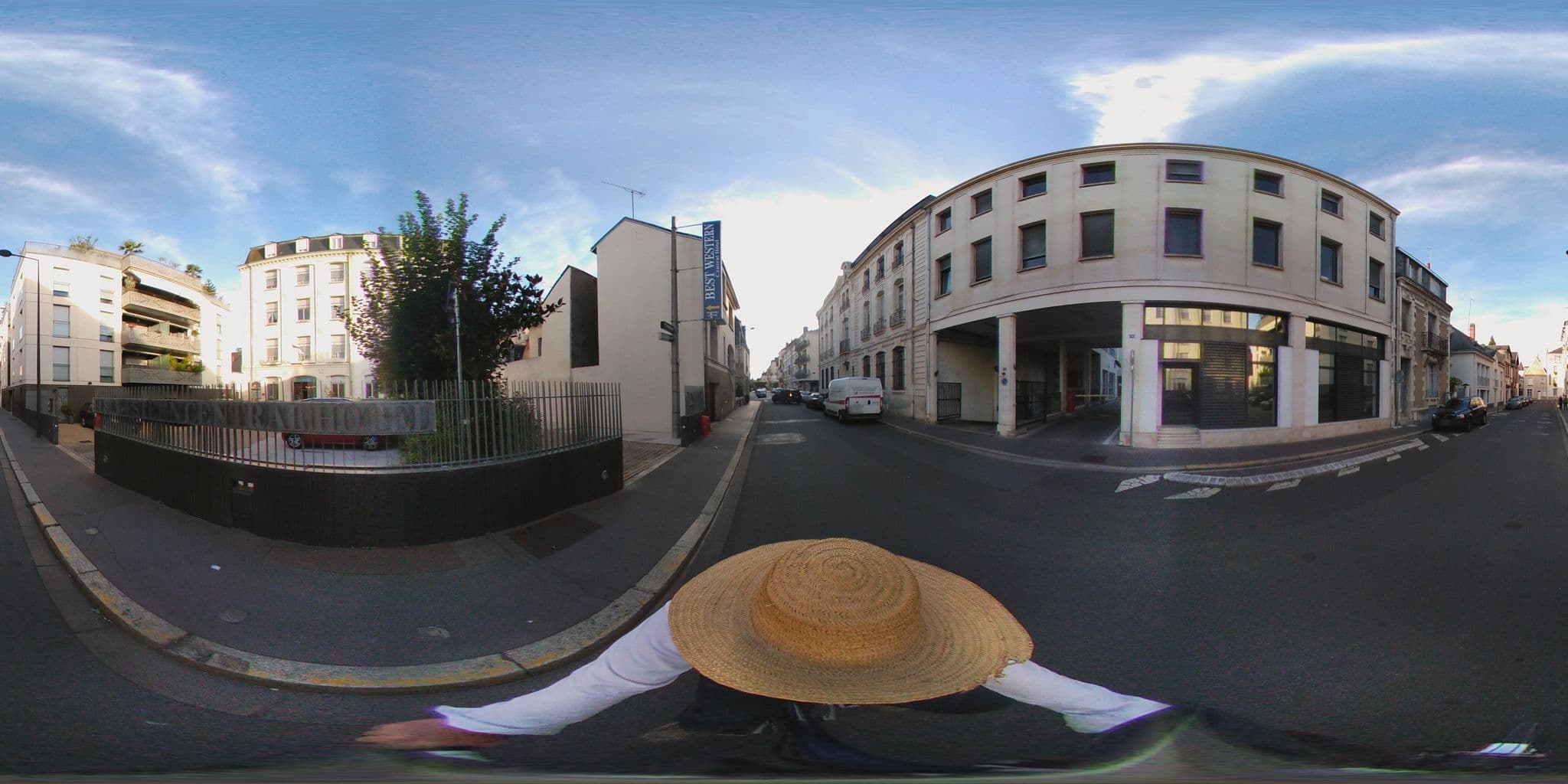 Street view near Best Western, Tours — © geovelo (CC BY-SA · Mapillary)