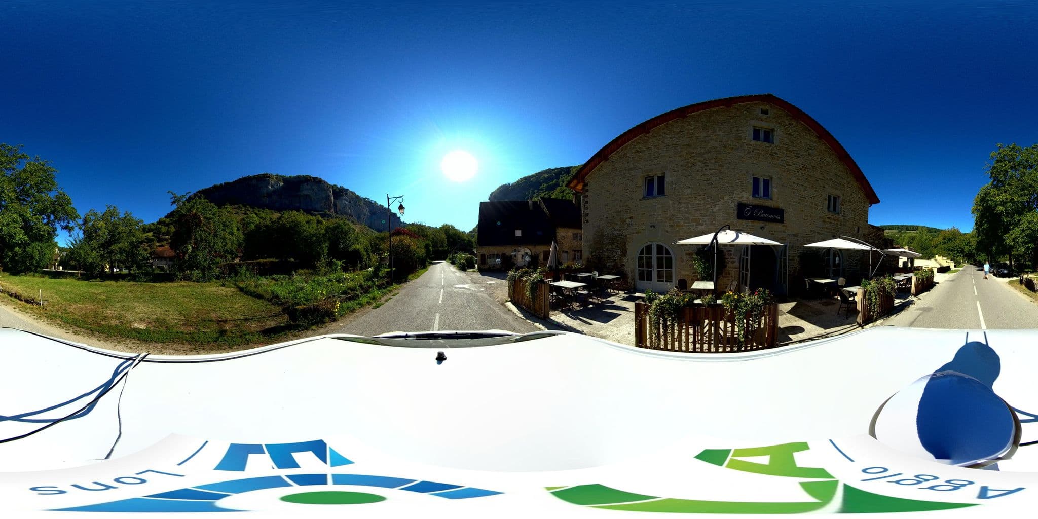 Street view near Gîte du Fond de la Vallée, Perrigny — © mnicolas (CC BY-SA · Mapillary)