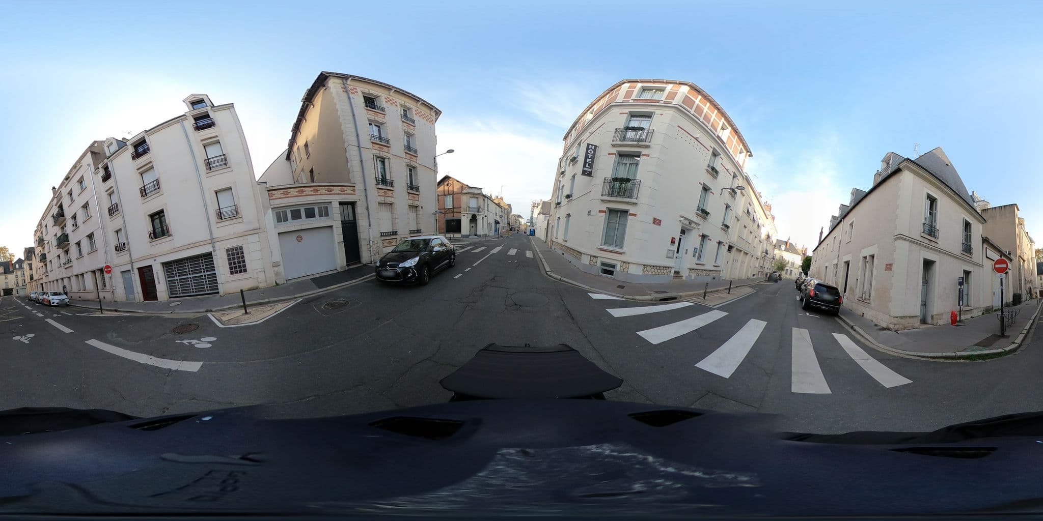 Street view near Hôtel Ronsard, Tours — © monsieur_a (CC BY-SA · Mapillary)