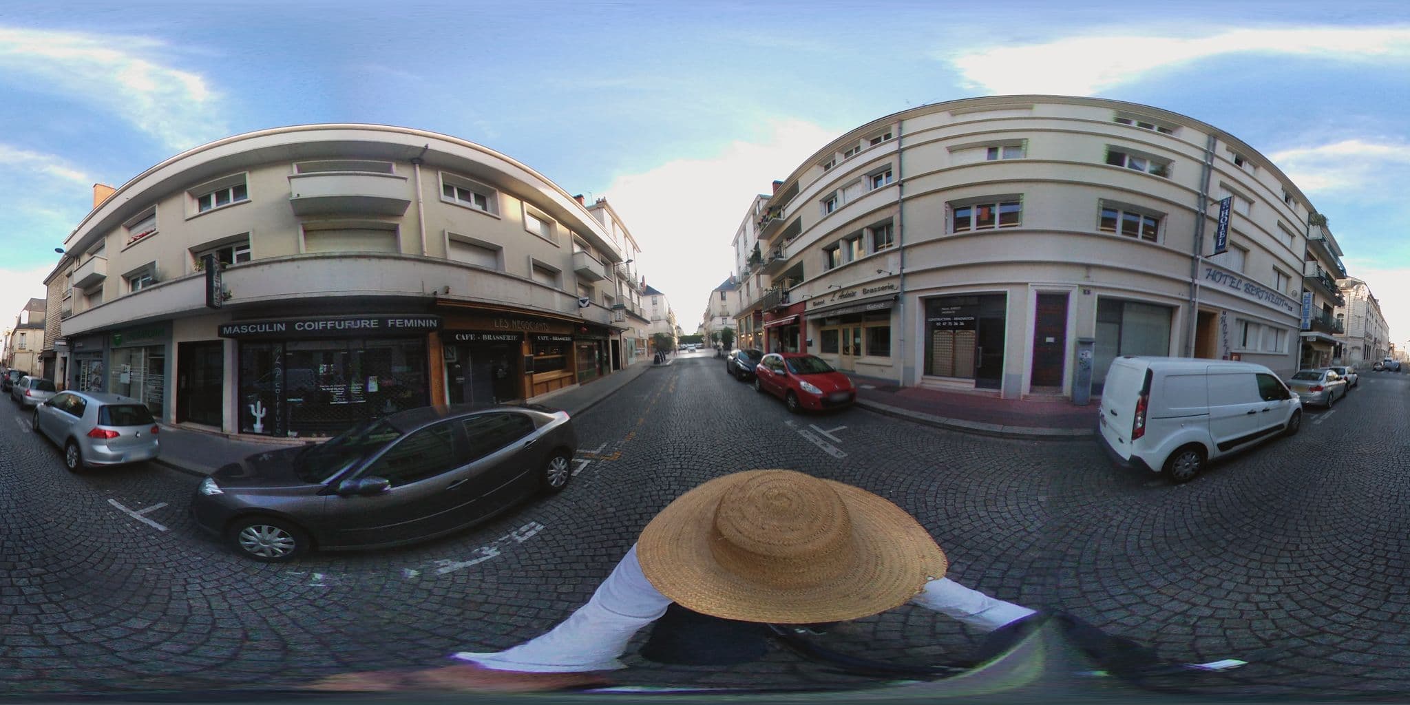 Street view near Hôtel Berthelot, Tours — © geovelo (CC BY-SA · Mapillary)
