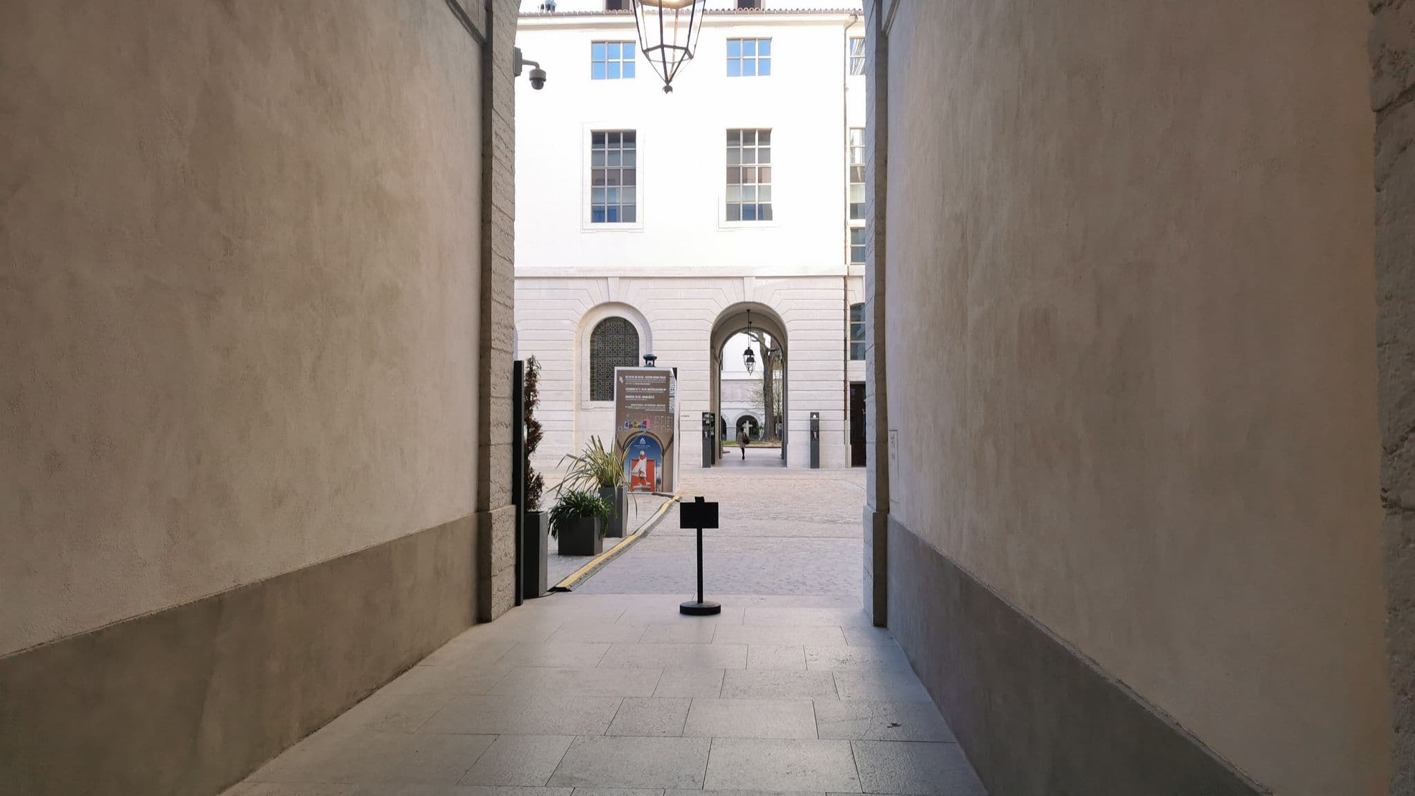 Street view near InterContinental Lyon - Hotel Dieu, Lyon 02 — © pogregoire (CC BY-SA · Mapillary)