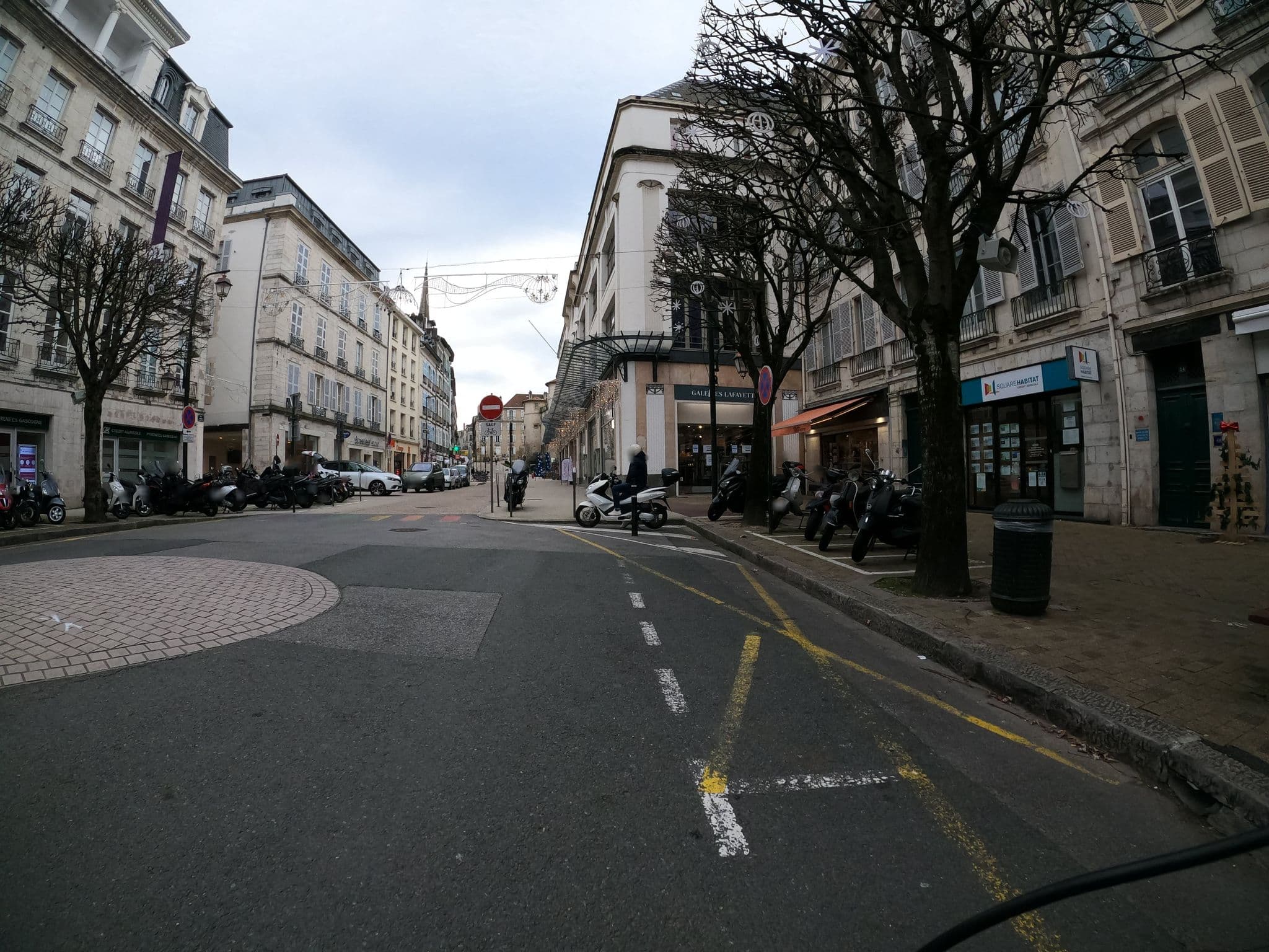 Street view near Le Grand Hôtel, Bayonne — © patchanka (CC BY-SA · Mapillary)
