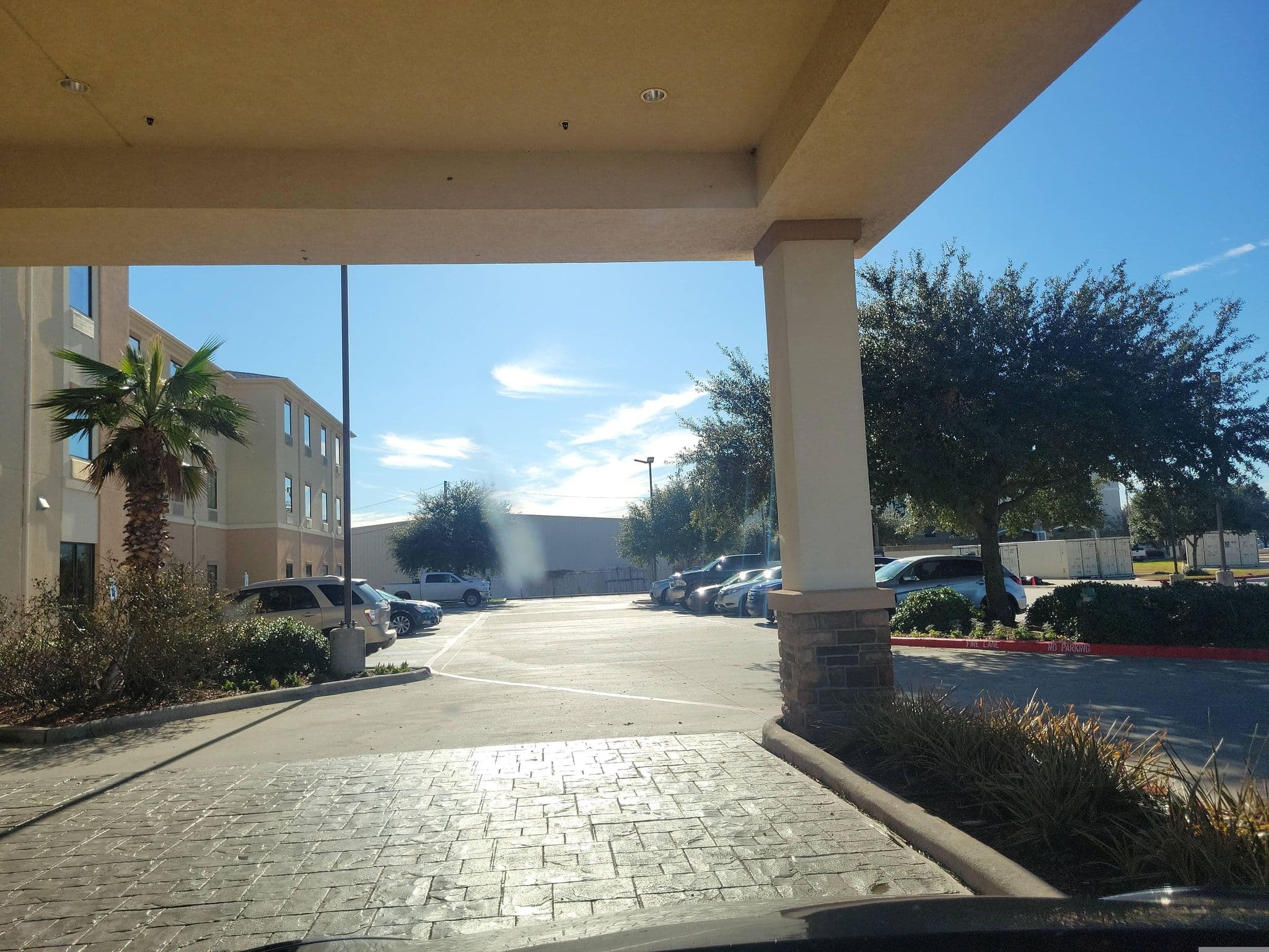 Street view near Choice Hotels, Victoria — © Montrose_Lyle (CC BY-SA · Mapillary)