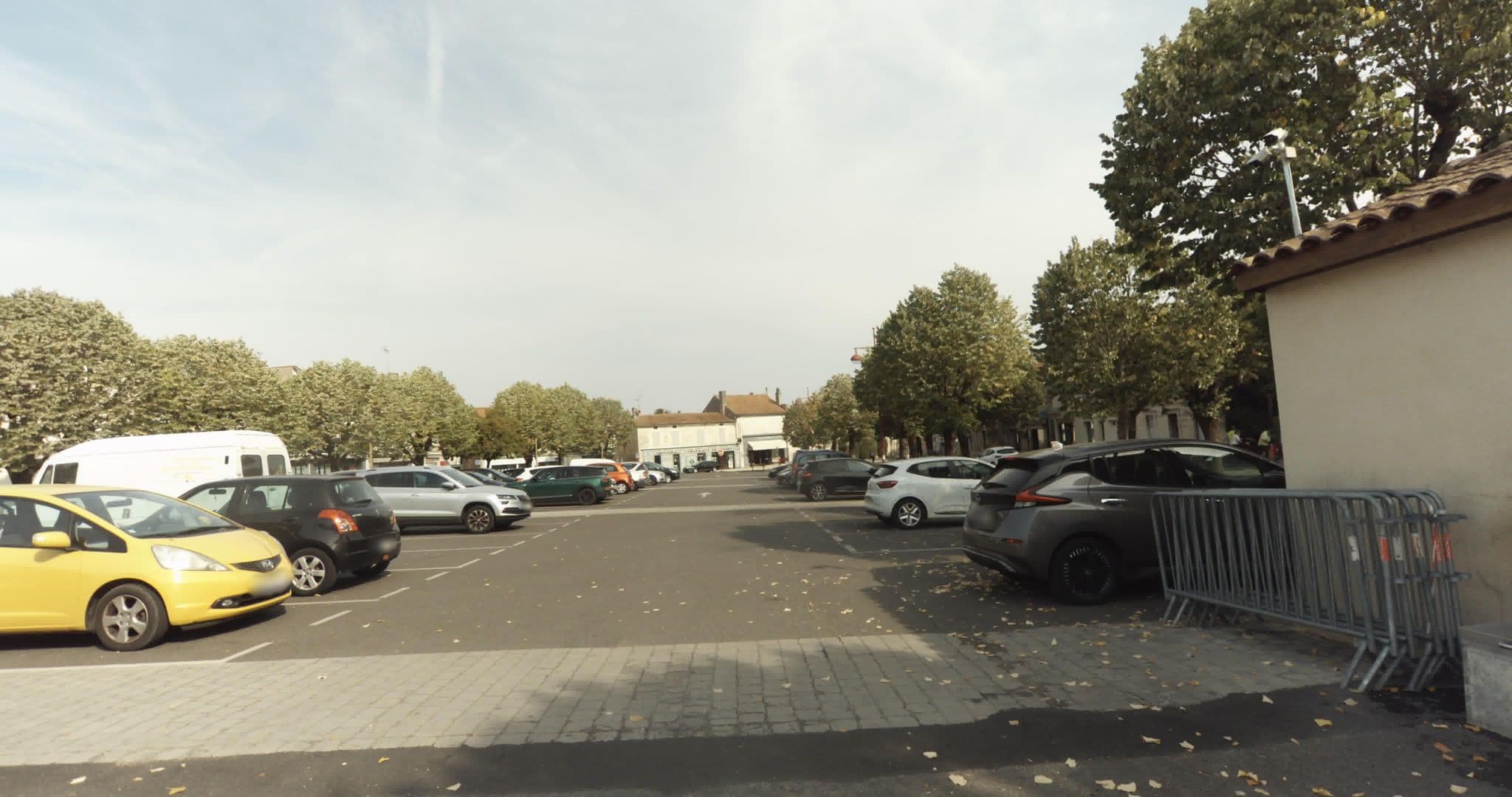 Street view near Aire de services camping-cars La Couronne, La Couronne — © sogefi (CC BY-SA · Mapillary)