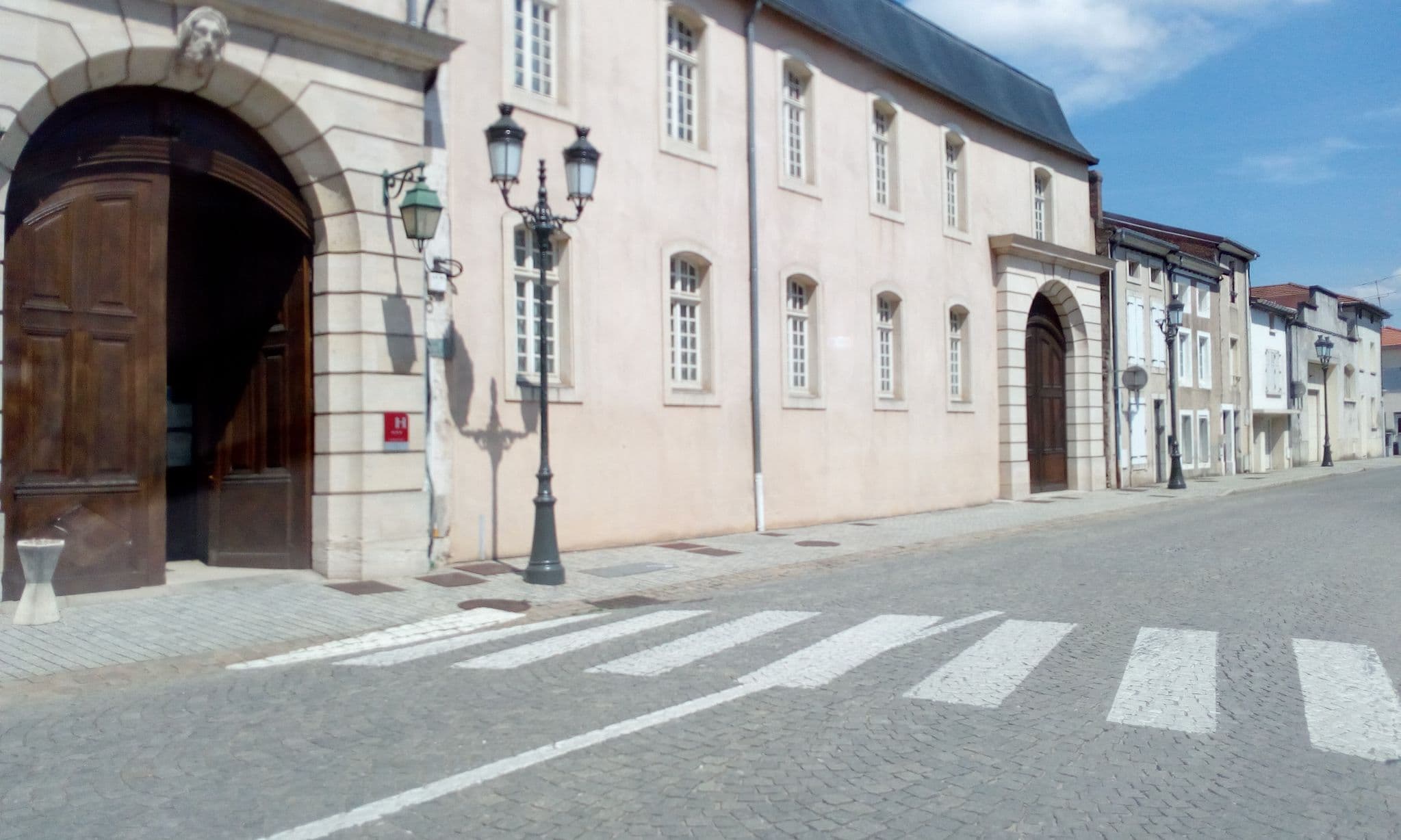 Street view near Abbaye des Prémontrés - L'Hôtel, Pont-à-Mousson — © micmin1972 (CC BY-SA · Mapillary)