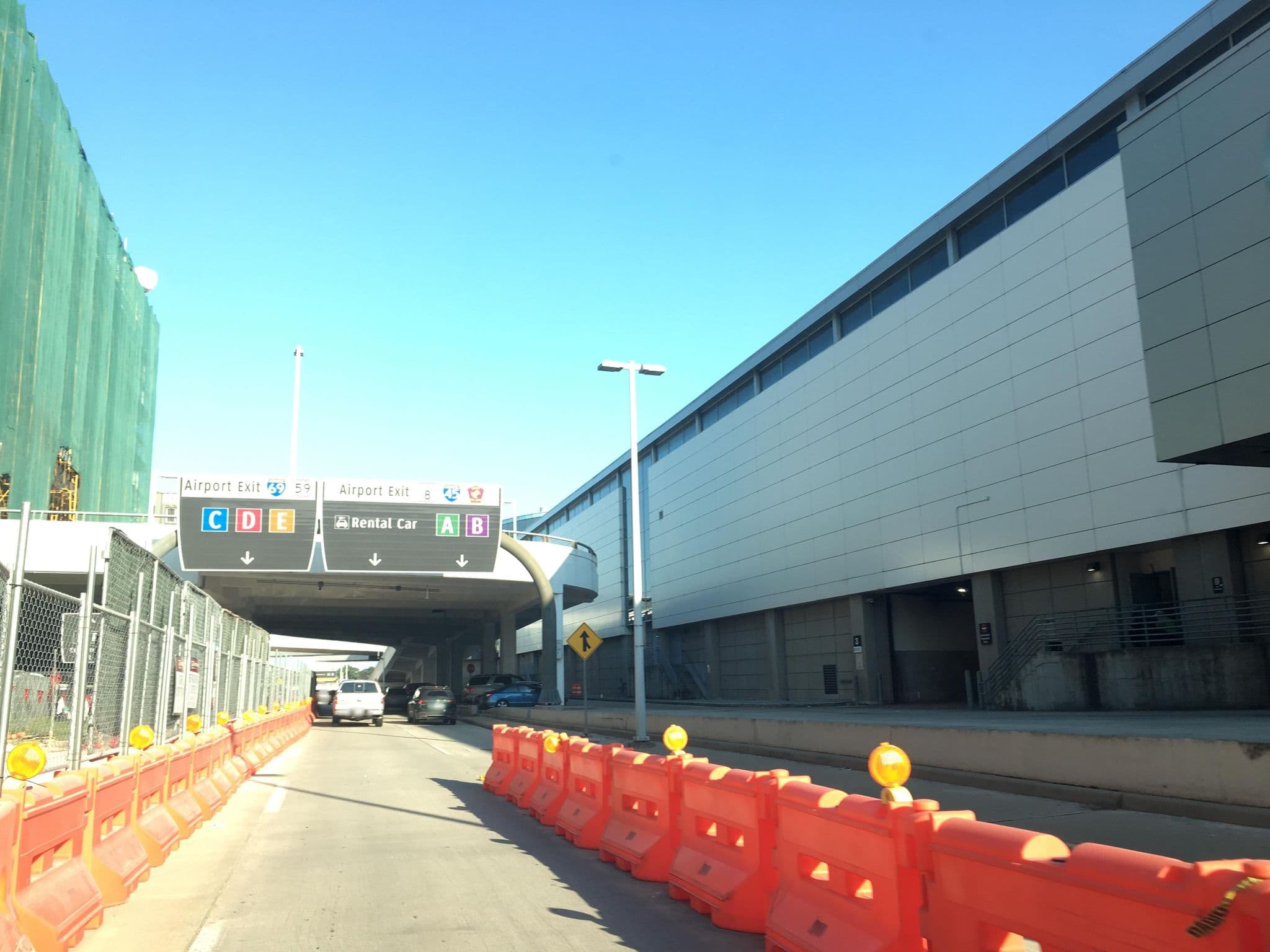 Street view near El Hotel, Humble — © dangetz (CC BY-SA · Mapillary)