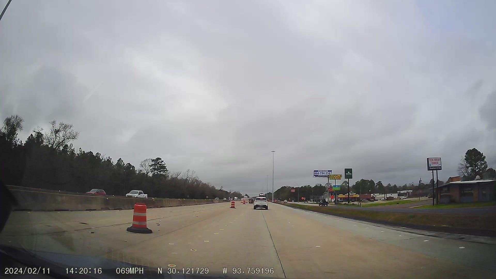 Street view near Days Inn Orange, Mauriceville — © raveneye (CC BY-SA · Mapillary)