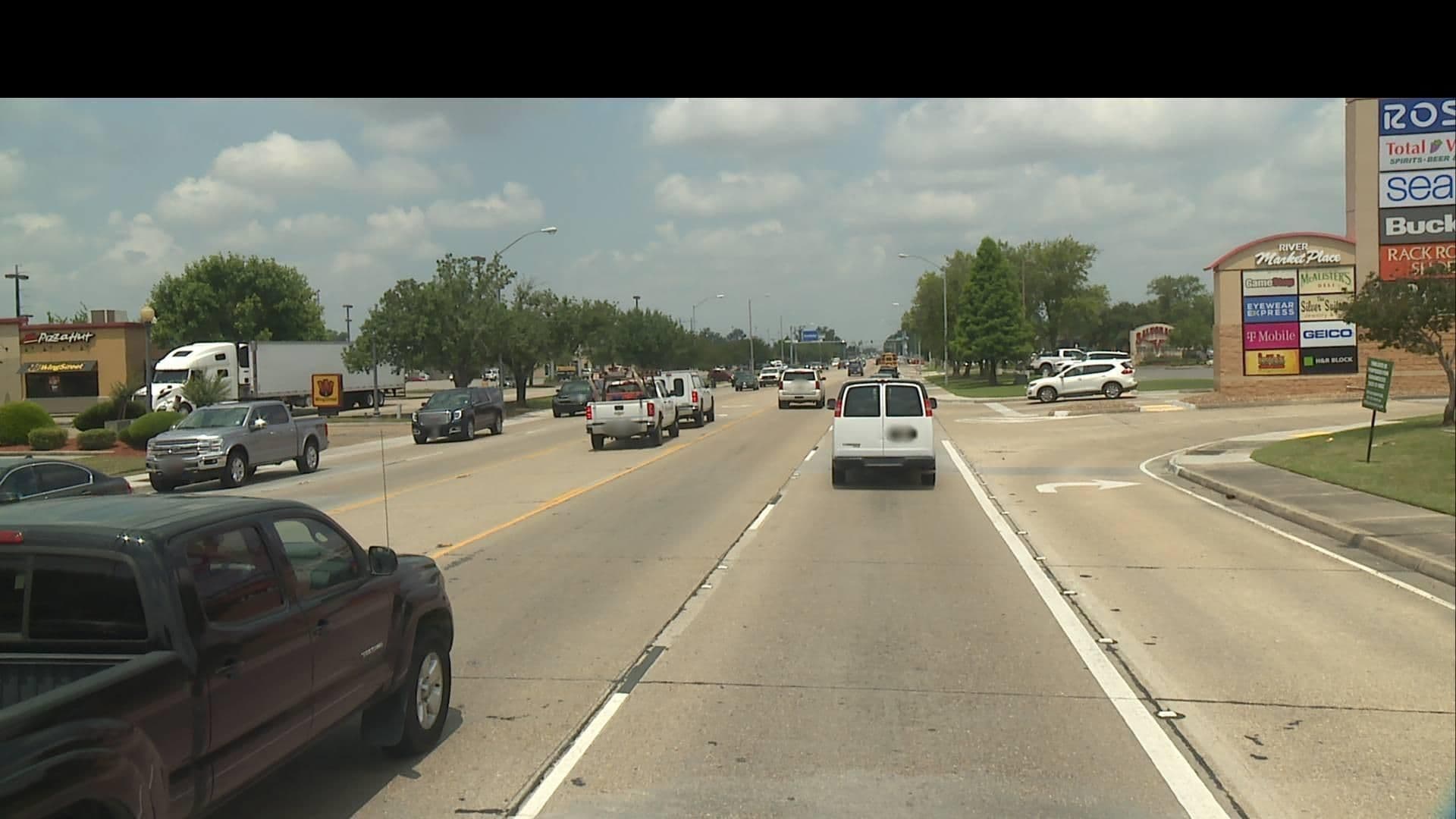 Street view near The UNIVERSE, Lafayette — © 2023WR (CC BY-SA · Mapillary)