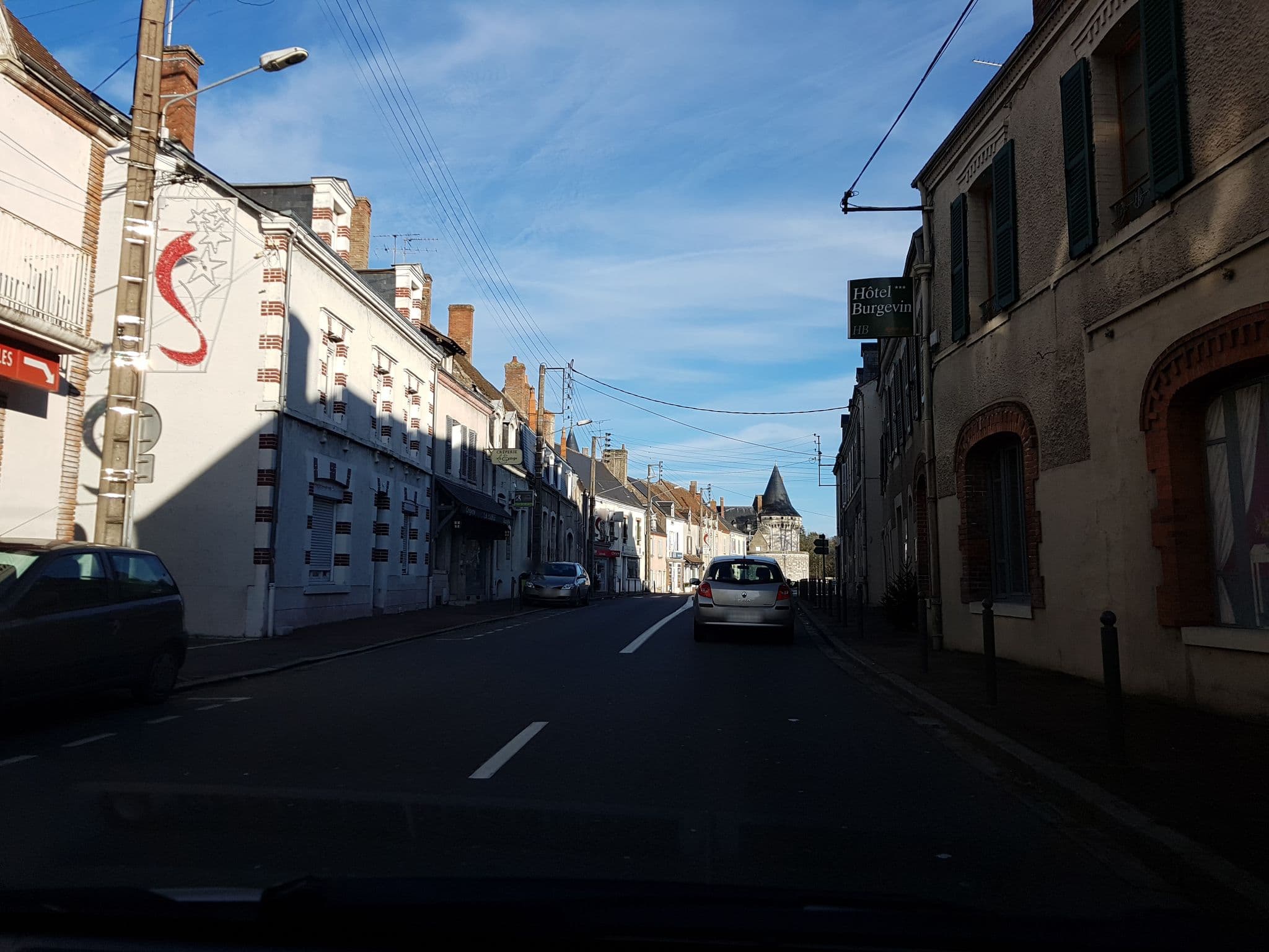 Street view near Hôtel Burgevin, Sully-sur-Loire — © fgouget (CC BY-SA · Mapillary)