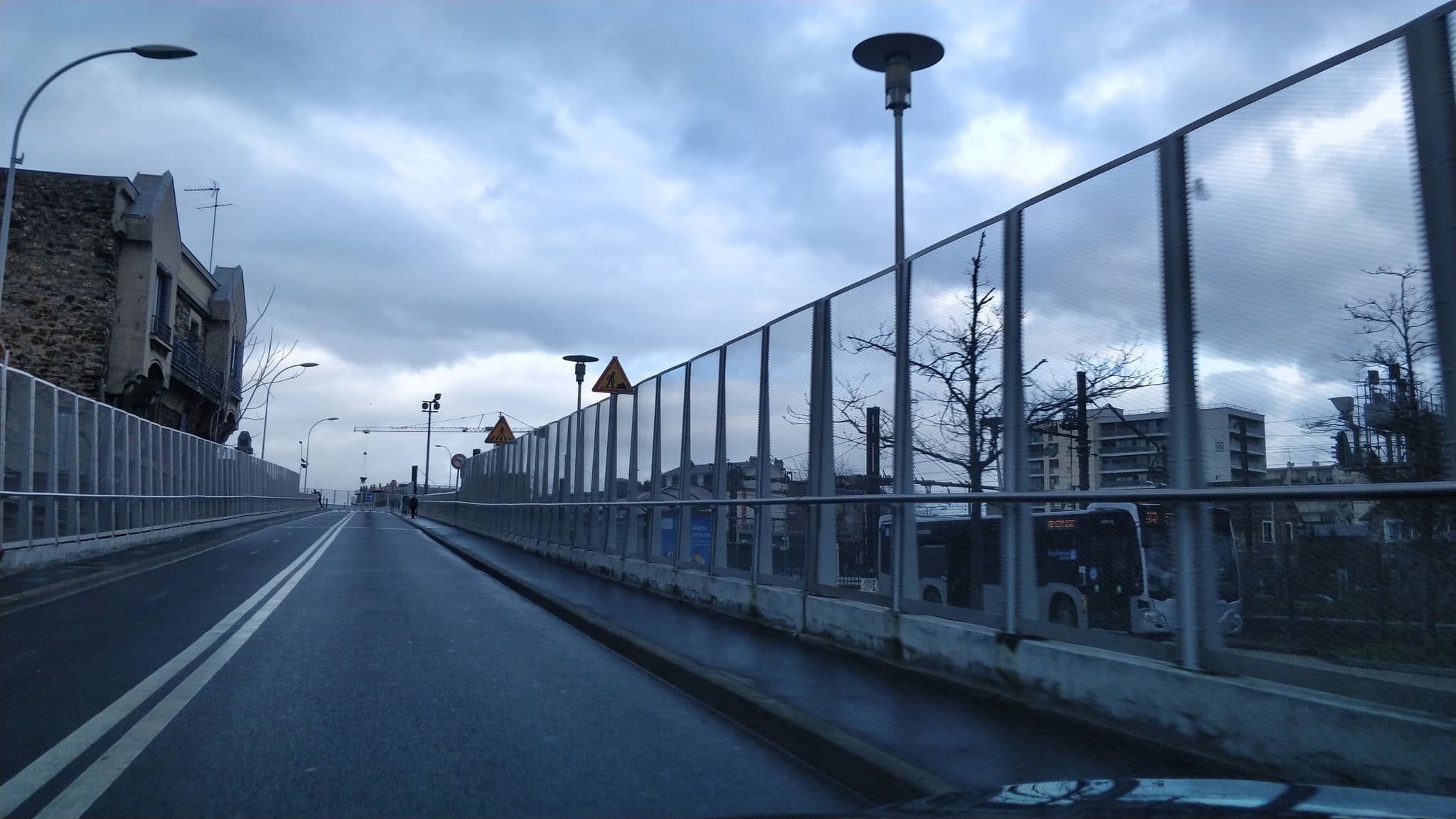 Street view near Hôtel du Commerce, Juvisy-sur-Orge — © tykayn (CC BY-SA · Mapillary)