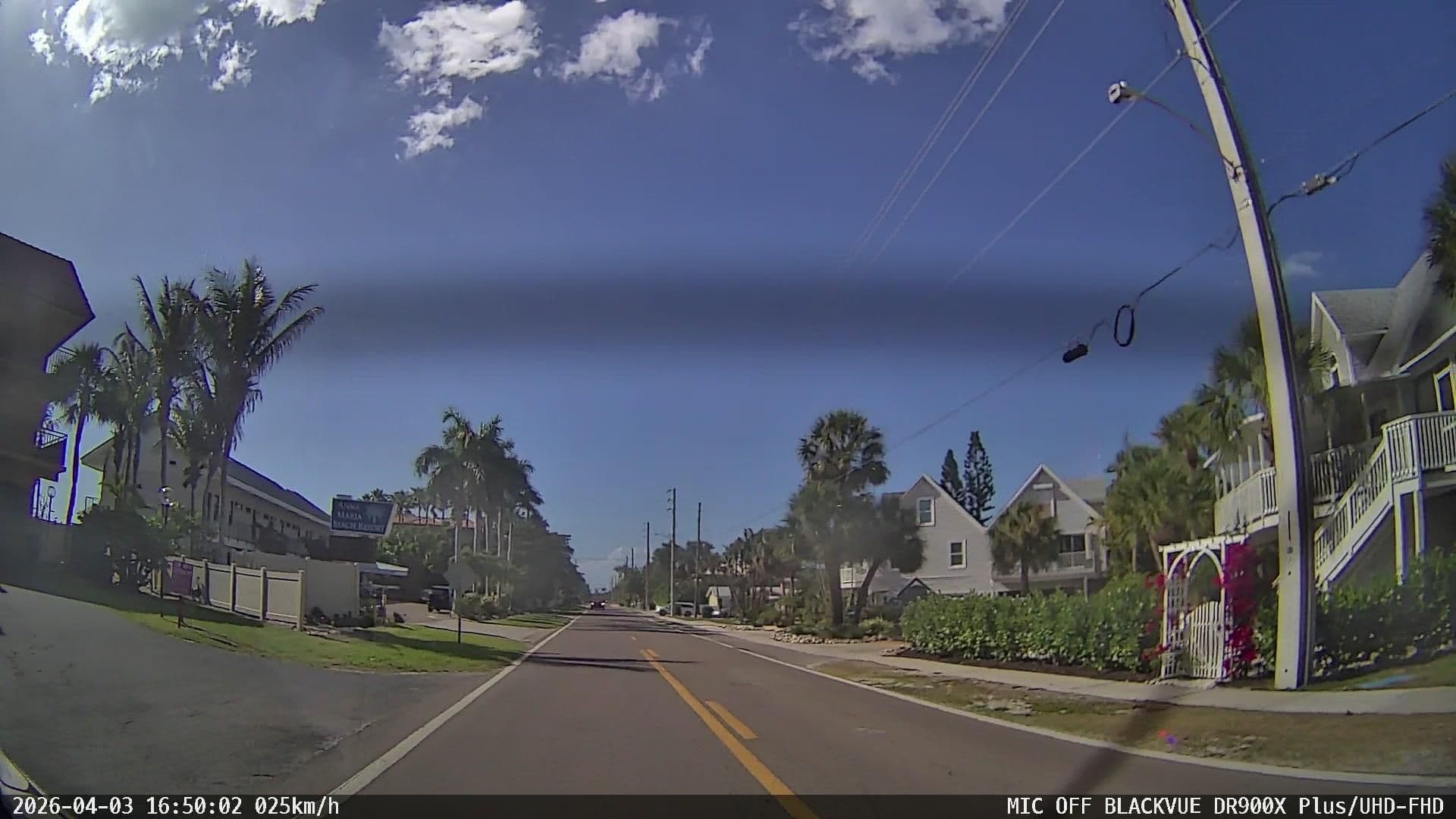 Street view near Playa Casanas North, Holmes Beach — © allen (CC BY-SA · Mapillary)