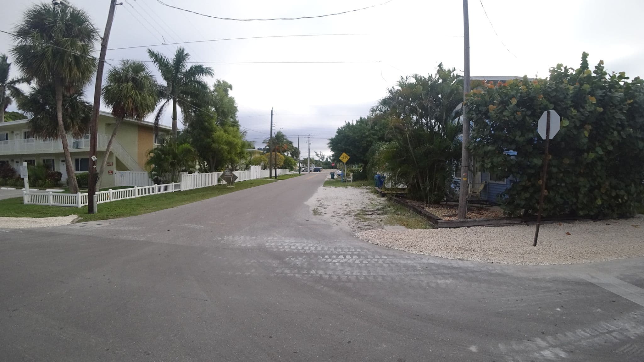 Street view near Palm Cay, Holmes Beach — © jpace (CC BY-SA · Mapillary)