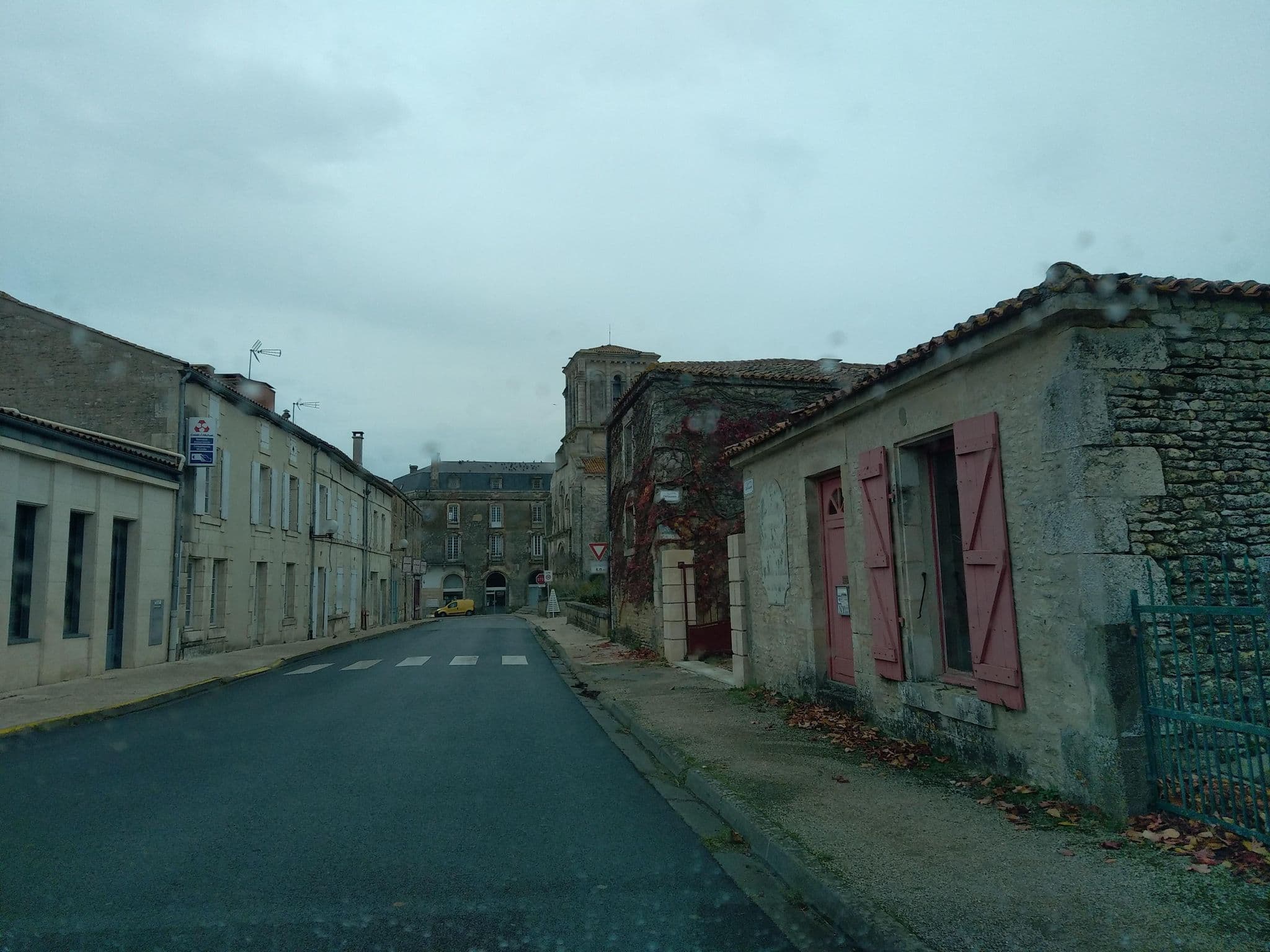 Street view near La Grange de Monsieur Rabelais, Maillezais — © tif35 (CC BY-SA · Mapillary)