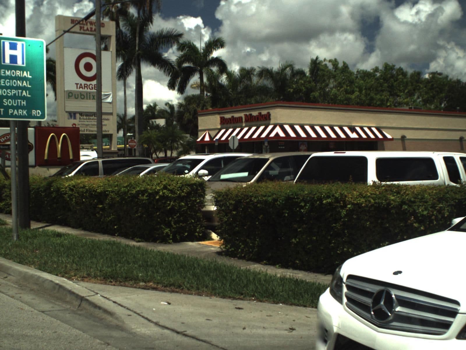 Street view near Saxony Hotel, West Hollywood — © fdot_vl (CC BY-SA · Mapillary)