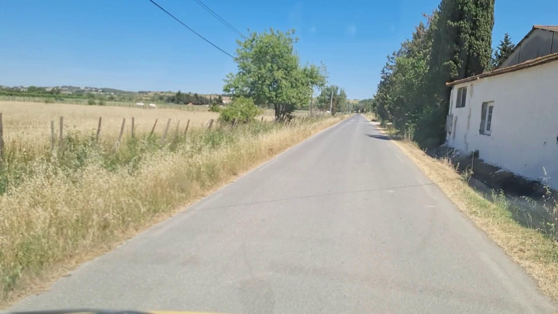 Street view near Mas du Pont de Laute, Le Cailar — © si3p0 (CC BY-SA · Mapillary)