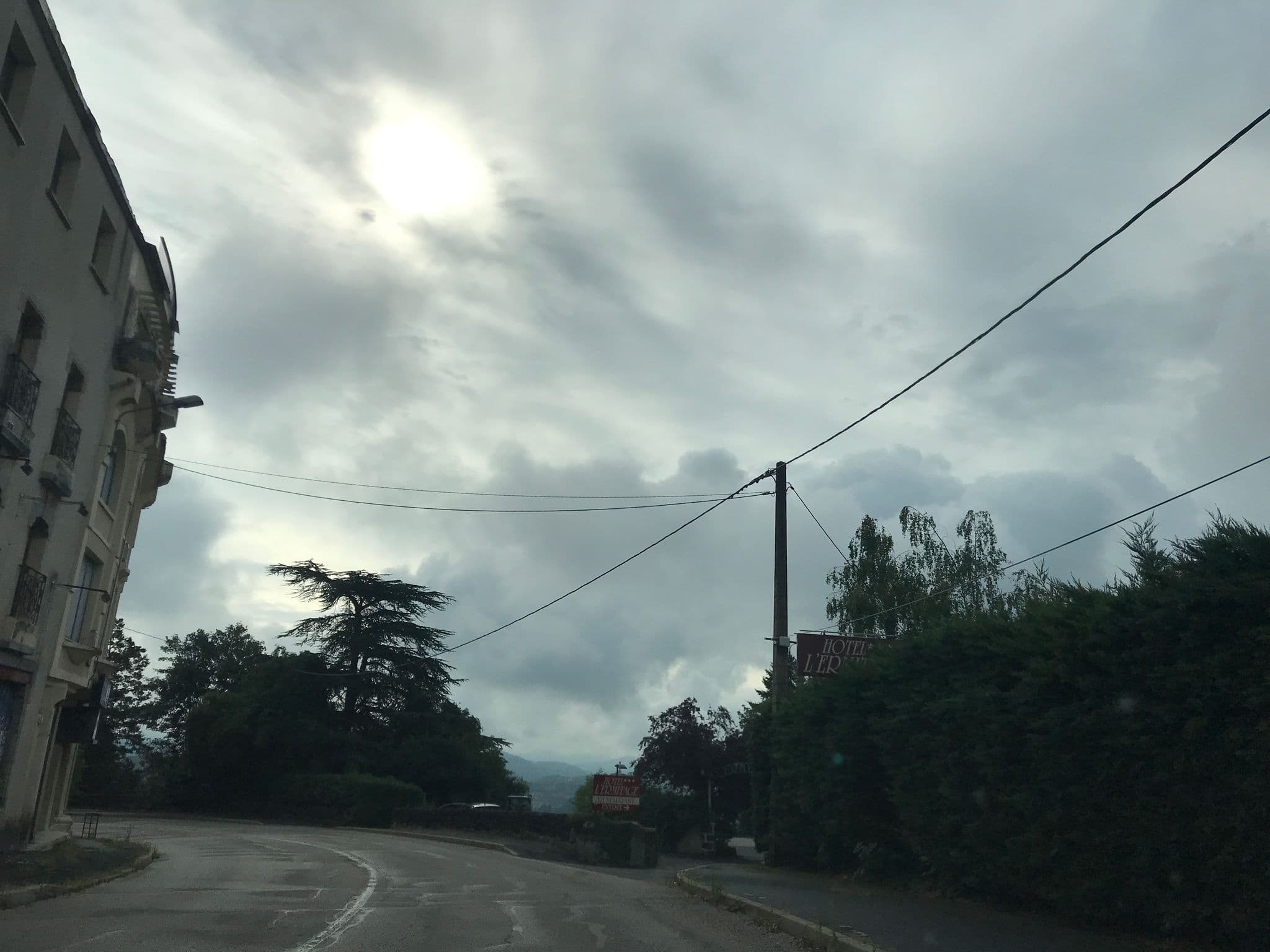 Street view near Hôtel L'Ermitage, Espaly-Saint-Marcel — © fpm (CC BY-SA · Mapillary)