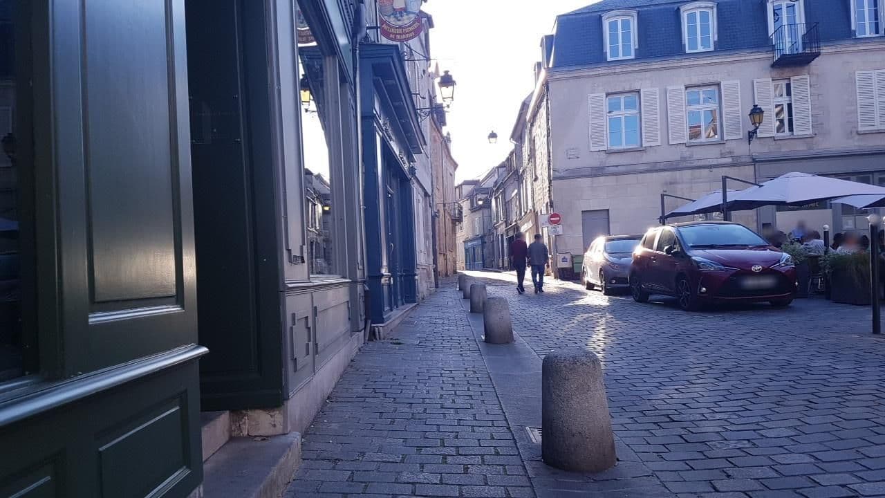 Street view near La bohème restaurant & chambres d'hôtes, Senlis — © changchun1 (CC BY-SA · Mapillary)