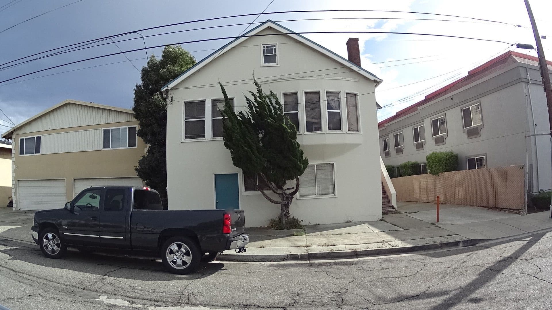 Street view near Howard Johnson, San Bruno — © bhousel (CC BY-SA · Mapillary)