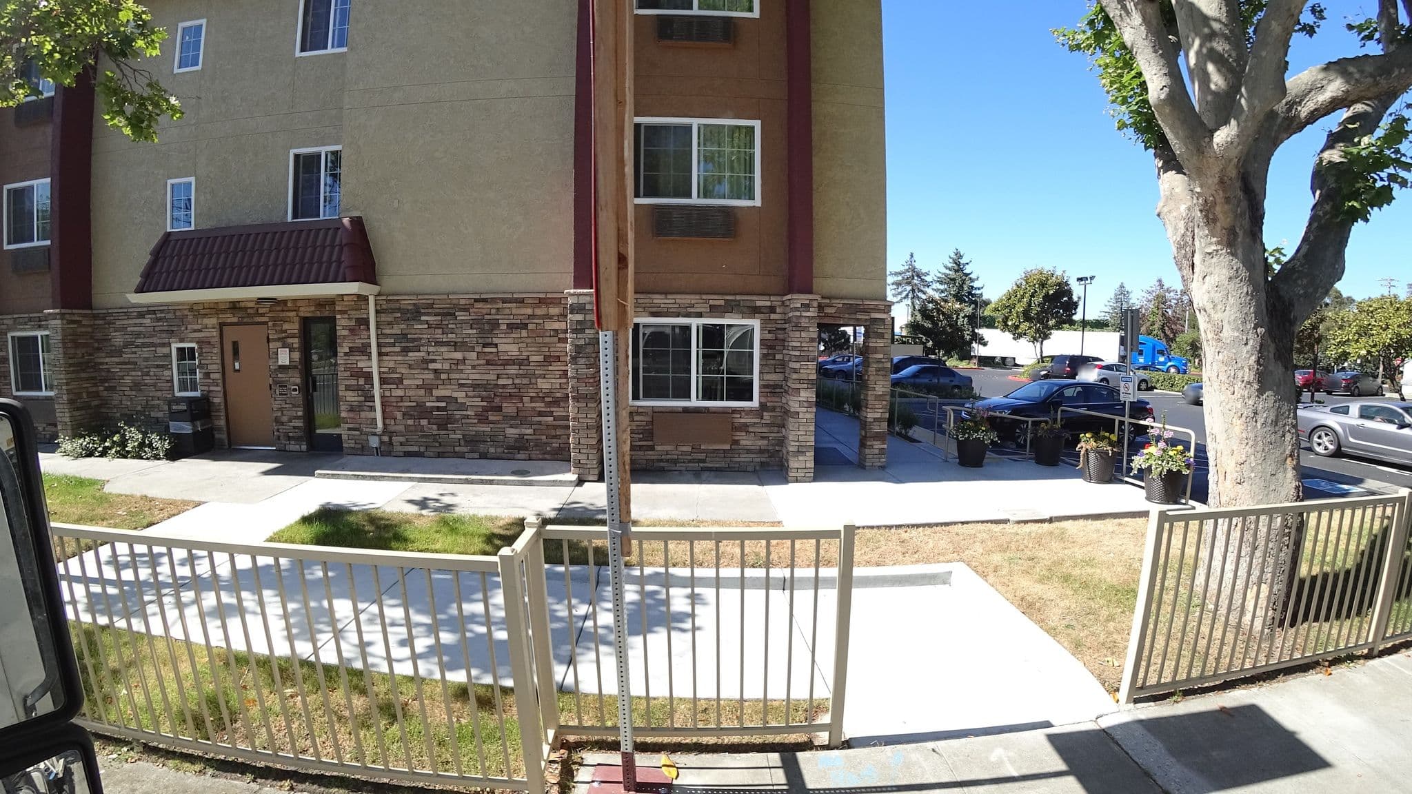 Street view near Red Roof Inn Hayward, Longwood - Winton Grove — © locontem (CC BY-SA · Mapillary)