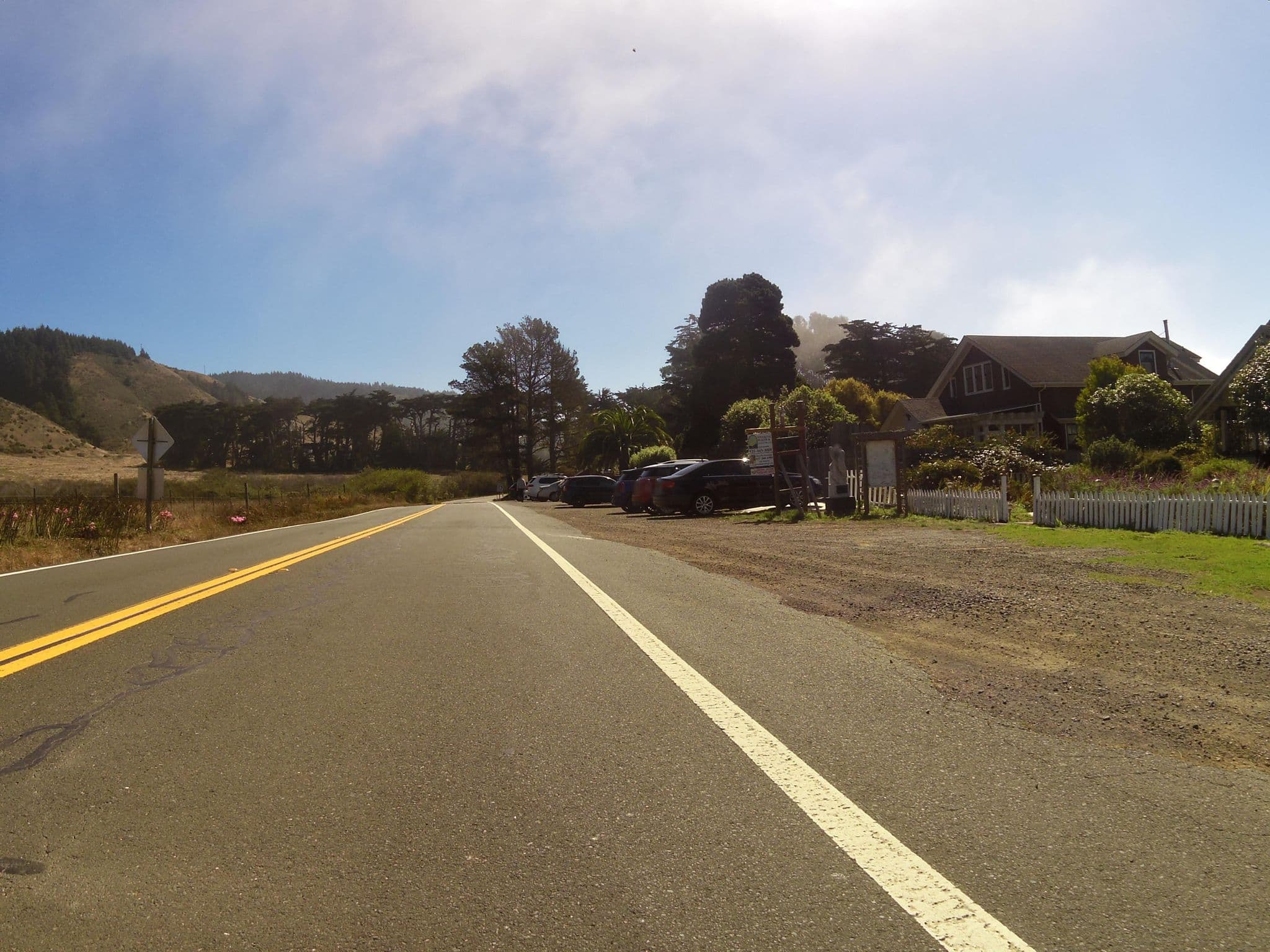 Street view near sandpiper house Inn Bed & Breakfast, Willits — © andrewsnow (CC BY-SA · Mapillary)
