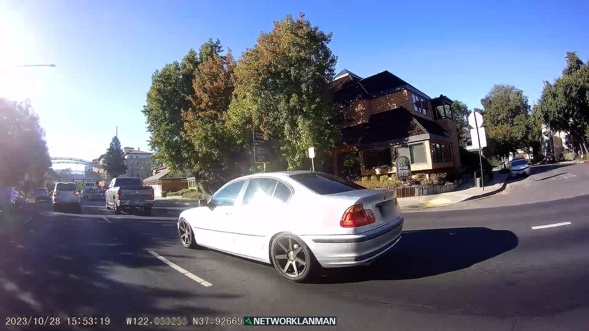 Street view near Suite America, Waldon — © networklanman (CC BY-SA · Mapillary)